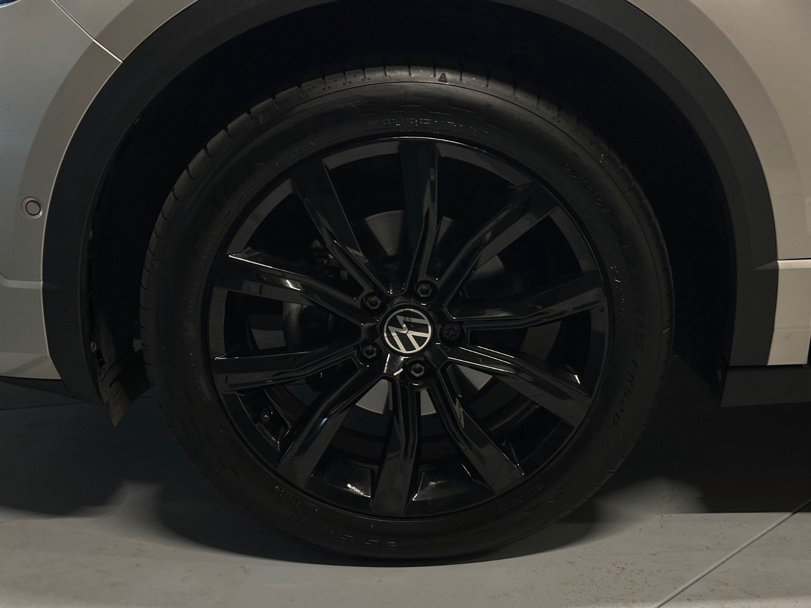 Volkswagen T-Roc R-Line Black - Samsaru's Car Outlet