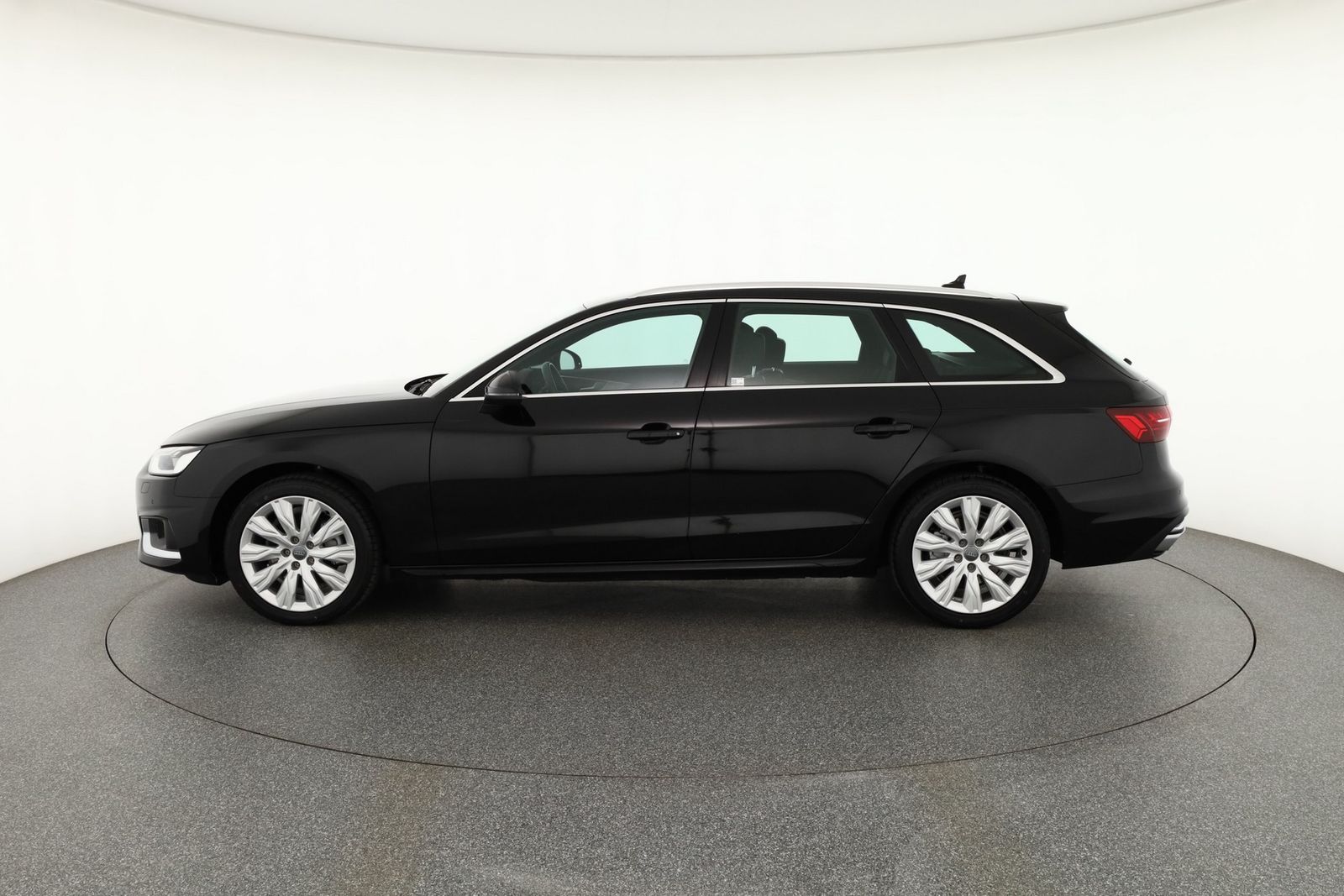 Audi A4 Avant 35 TFSI advanced - Samsaru's Car Outlet