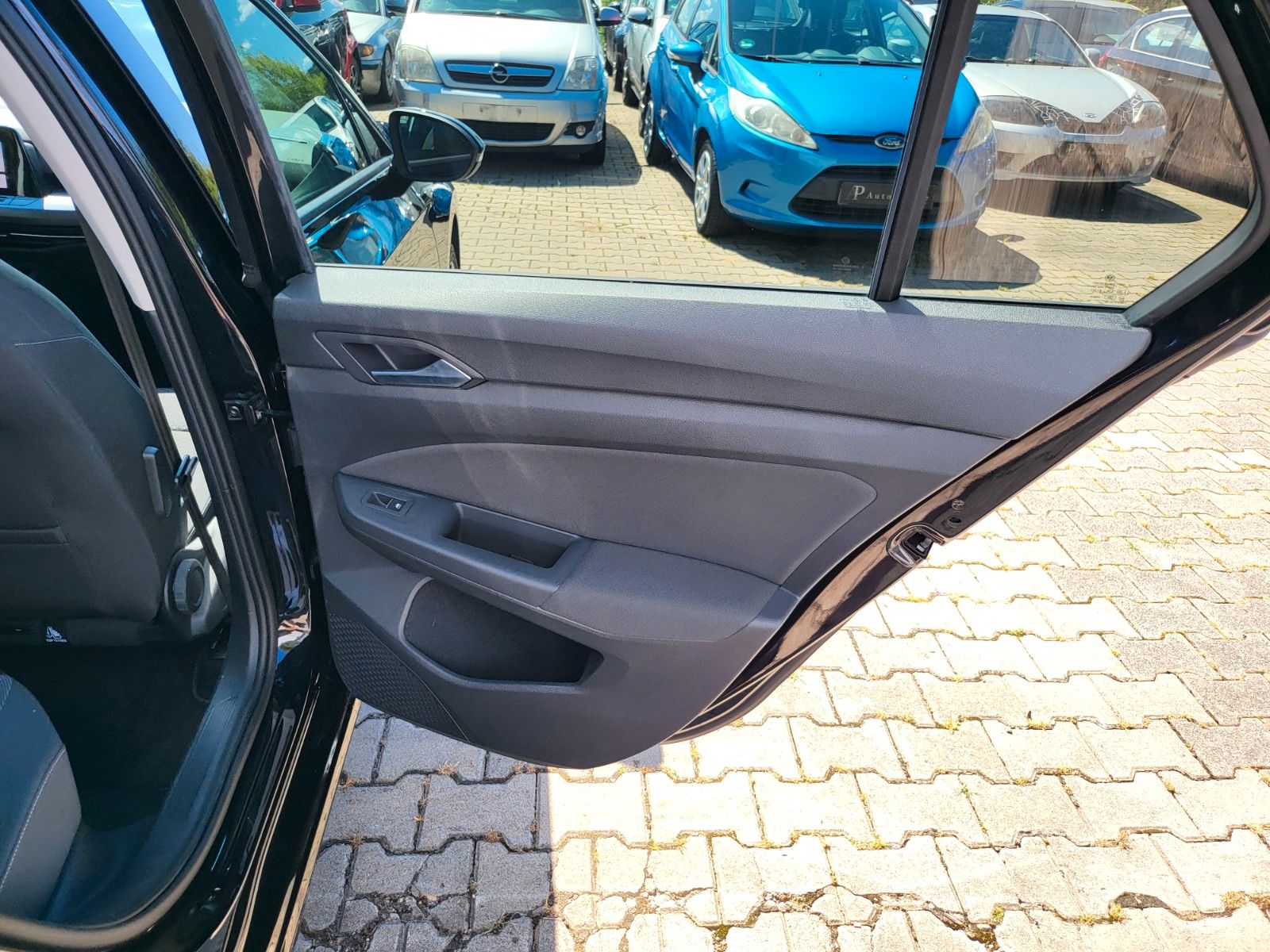 Volkswagen Golf VIII Lim. Active eTSI - Samsaru's Car Outlet