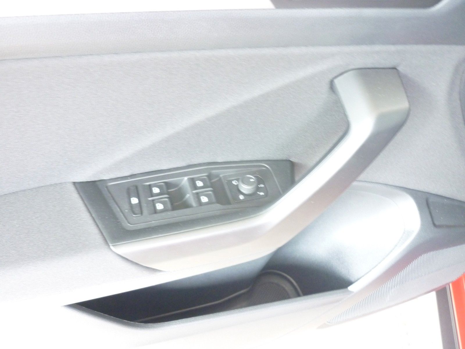 Volkswagen T-Roc 1.0 TSI Life - Samsaru's Car Outlet