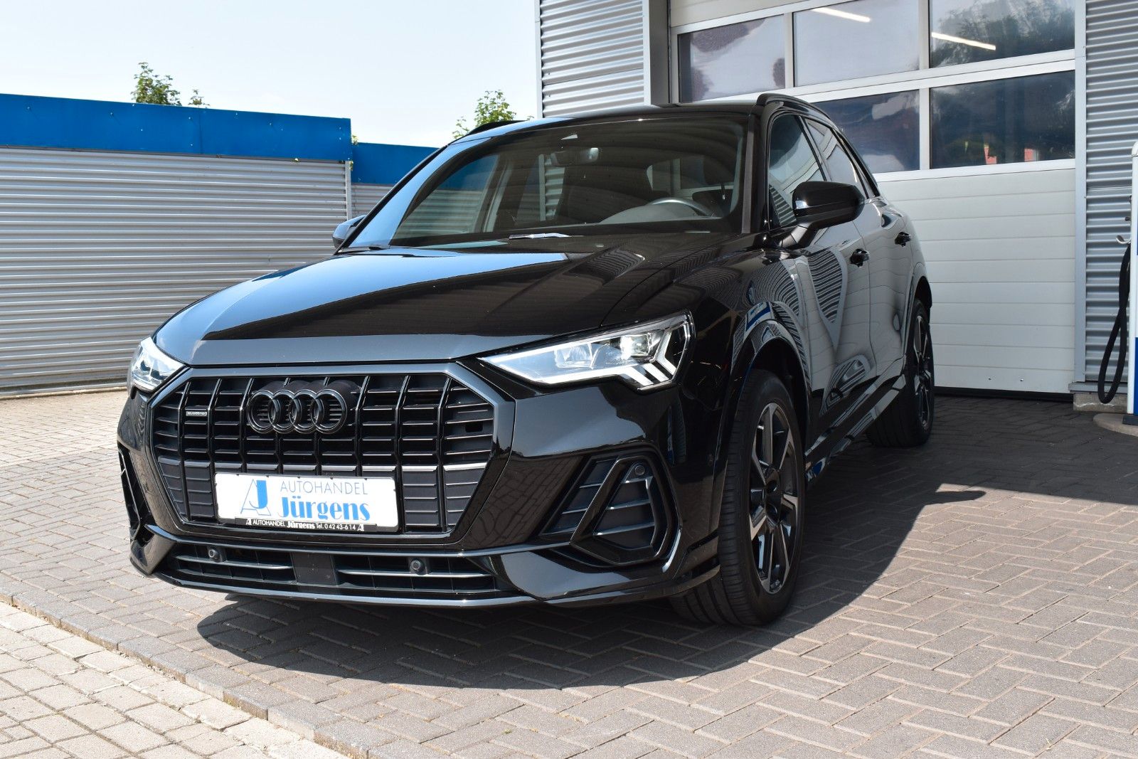 Audi Q3 40 TFSI quattro S line - Samsaru's Car Outlet