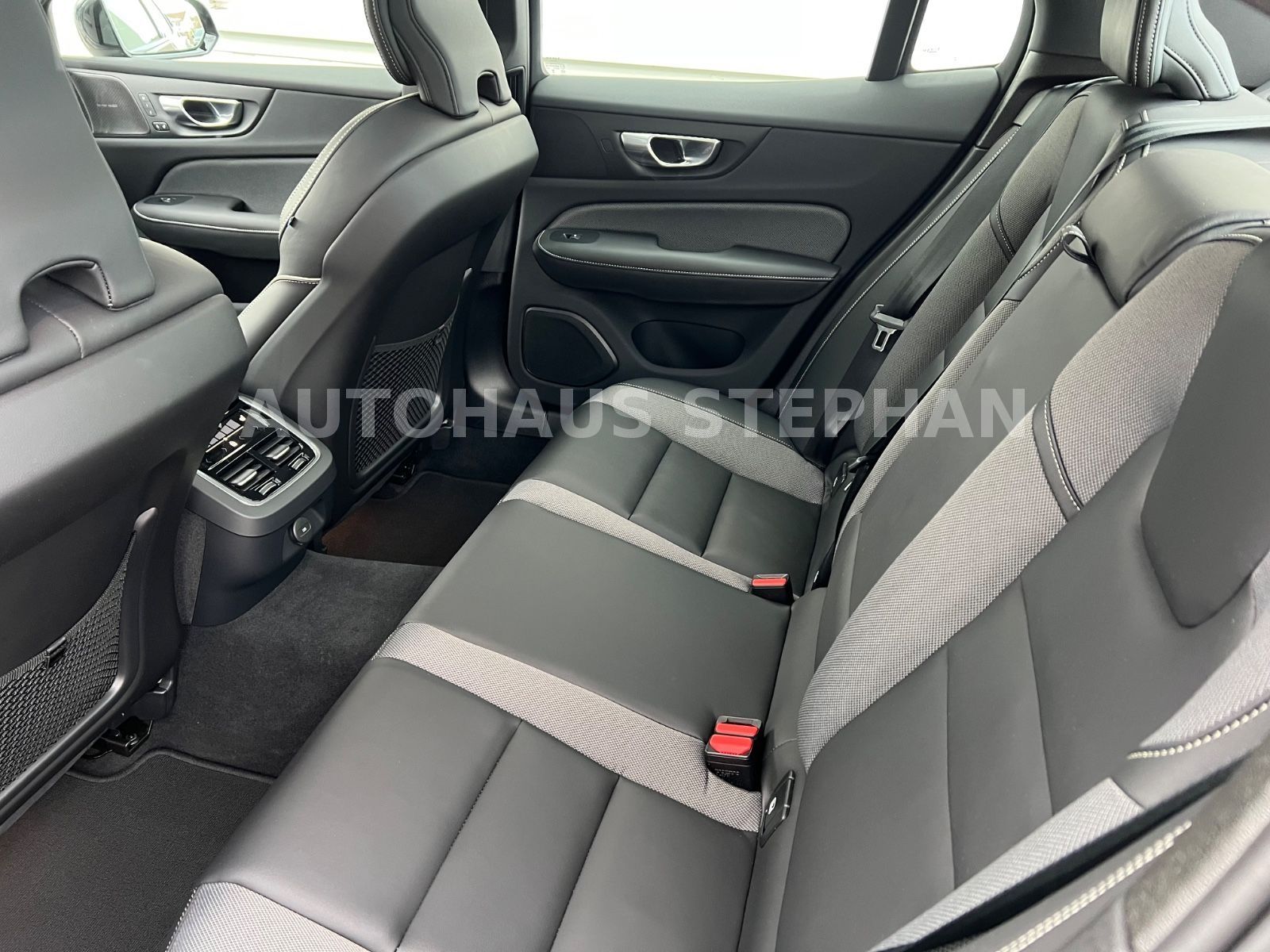 Volvo S60 B5 AWD Automatik Ultimate Dark AHK -38%