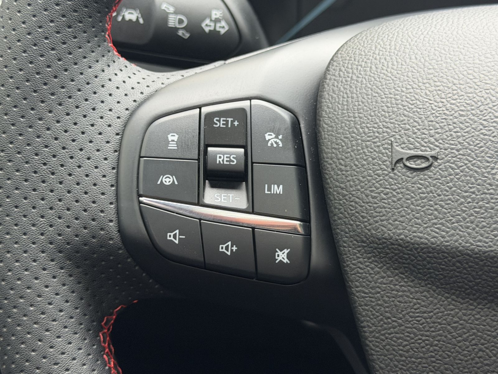 Ford Focus ST-Line LED Navi ACC-Tempomat Pano Kamera