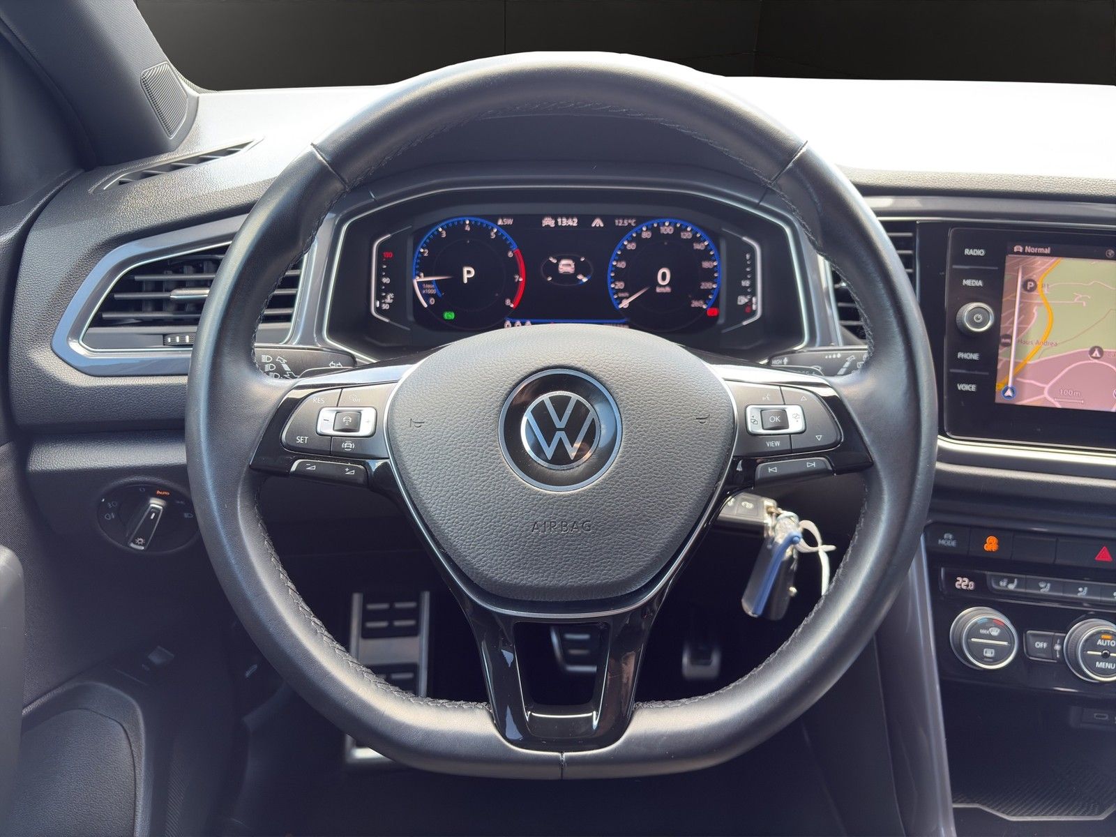Volkswagen T-Roc 1.5 TSI DSG Sport - Samsaru's Car Outlet