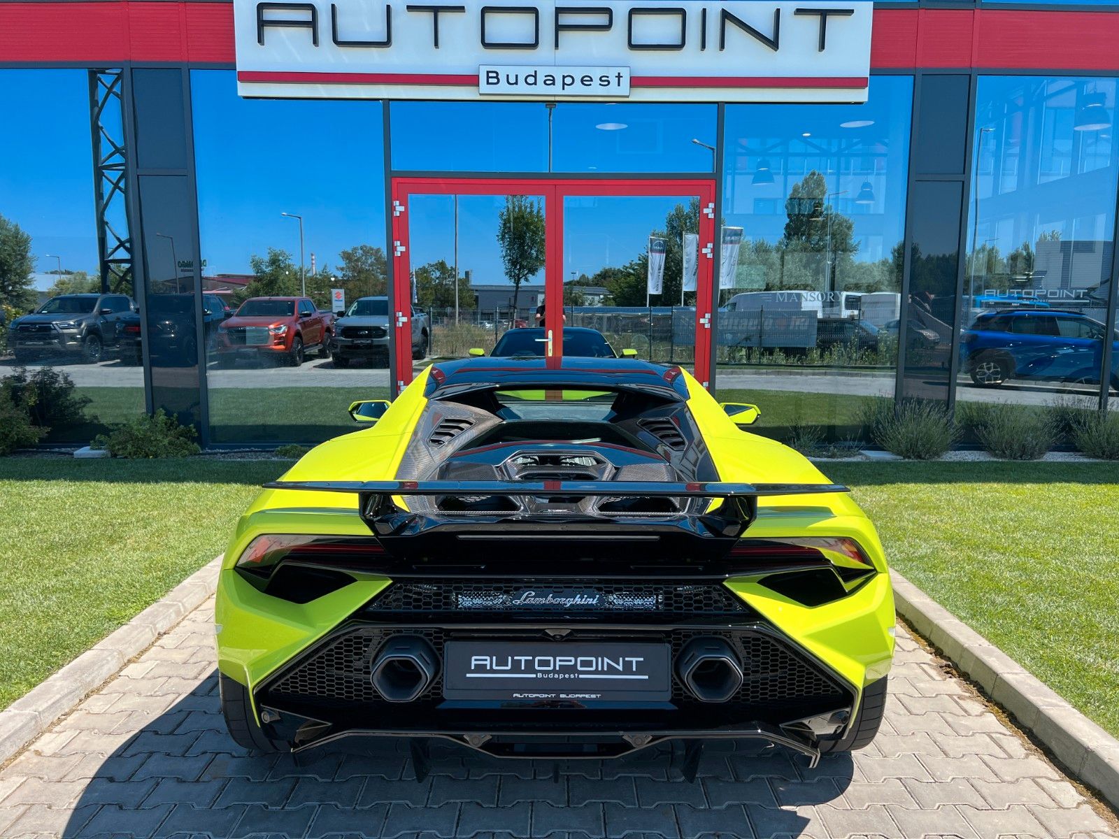 Lamborghini Huracán Tecnica - Samsaru's Car Outlet