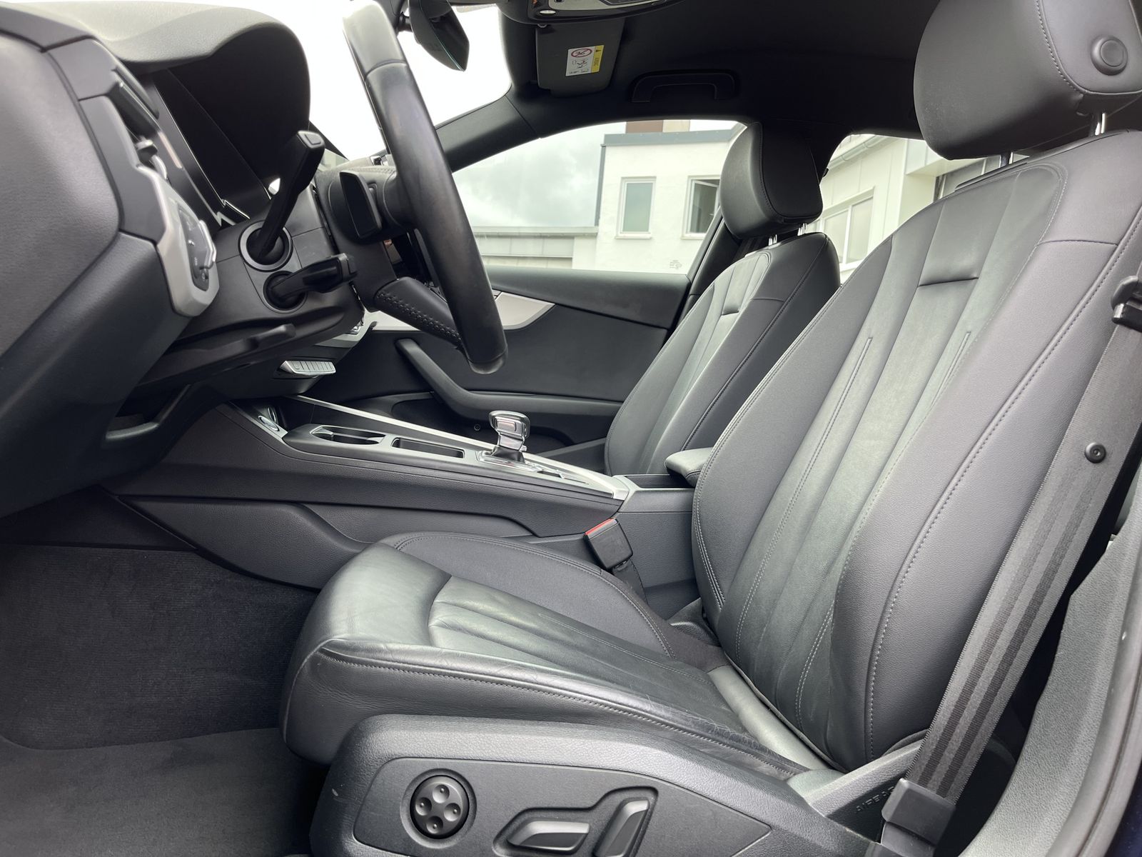 Audi A4 Avant 40 2.0 TDI S-Line - Samsaru's Car Outlet