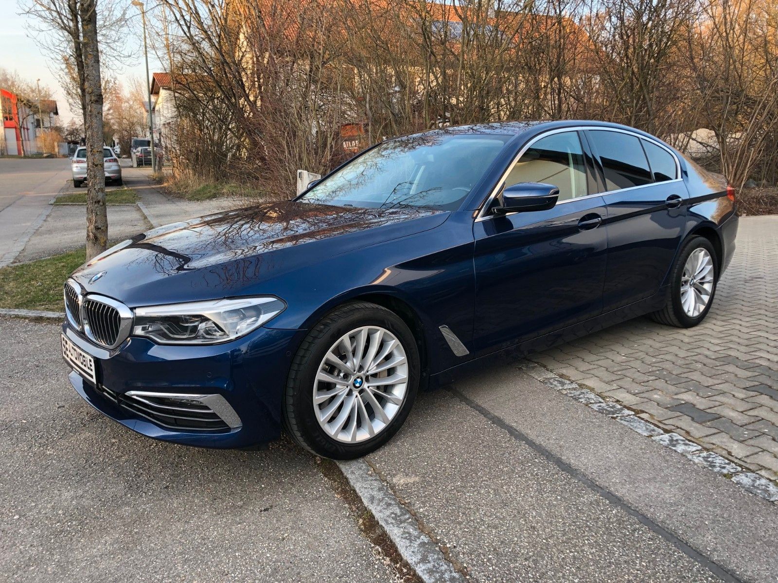 BMW 530 d xDrive *HEAD-UP-LEDER-NAVI*KAME*KOMFOR*LED