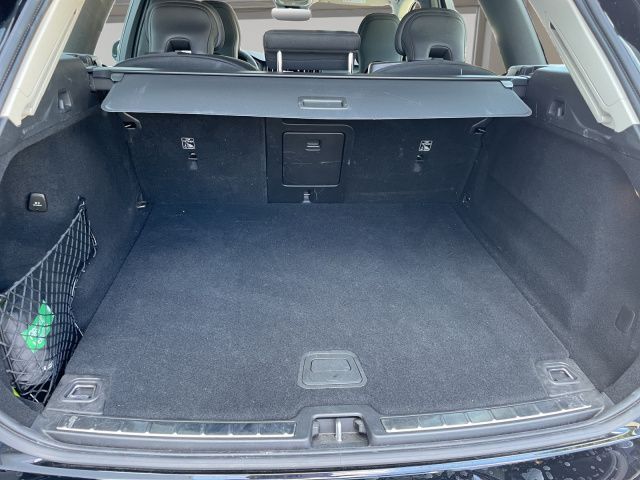 Volvo XC60 B4 Essential - Samsaru's Car Outlet