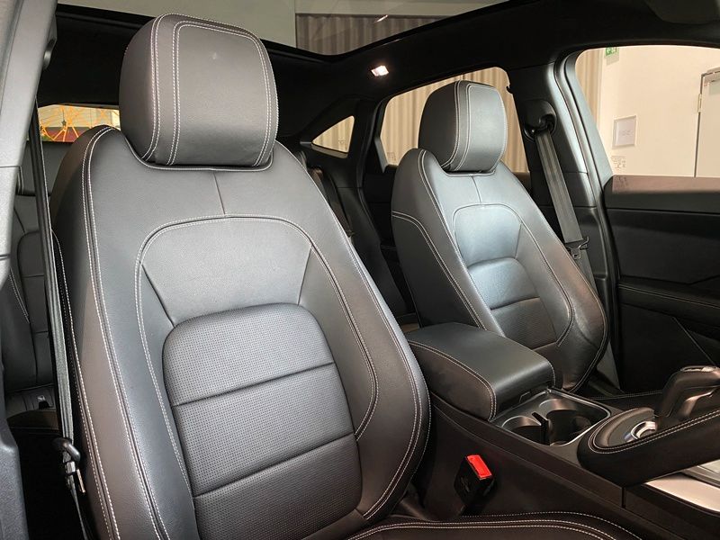 Jaguar E-Pace P250 AWD R-Dynamic SE Black Navi Pano ACC