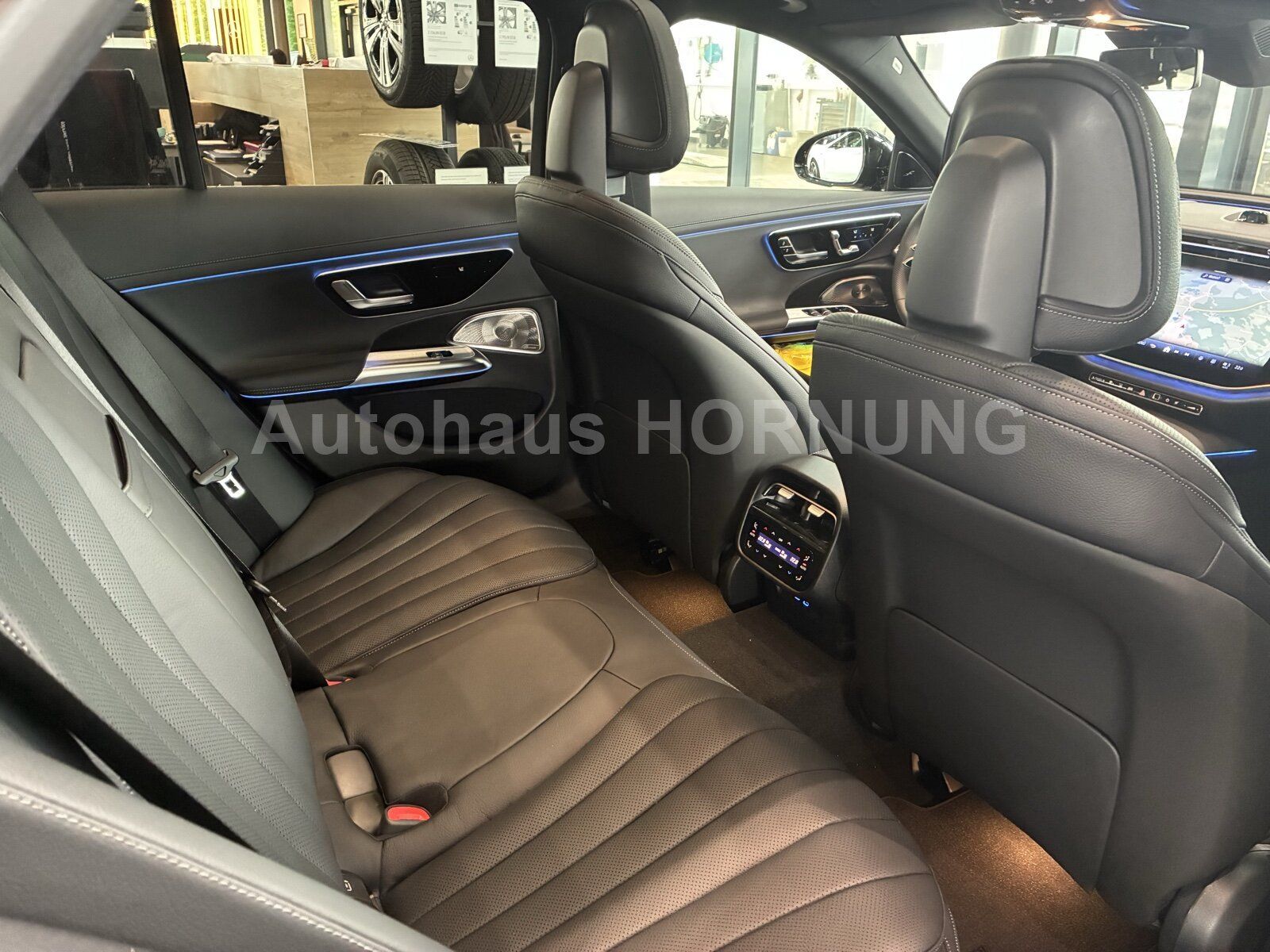 Mercedes-Benz E 450 d 4M T AMG NIGHT STHZG HUP PANOSD AHK DIGI