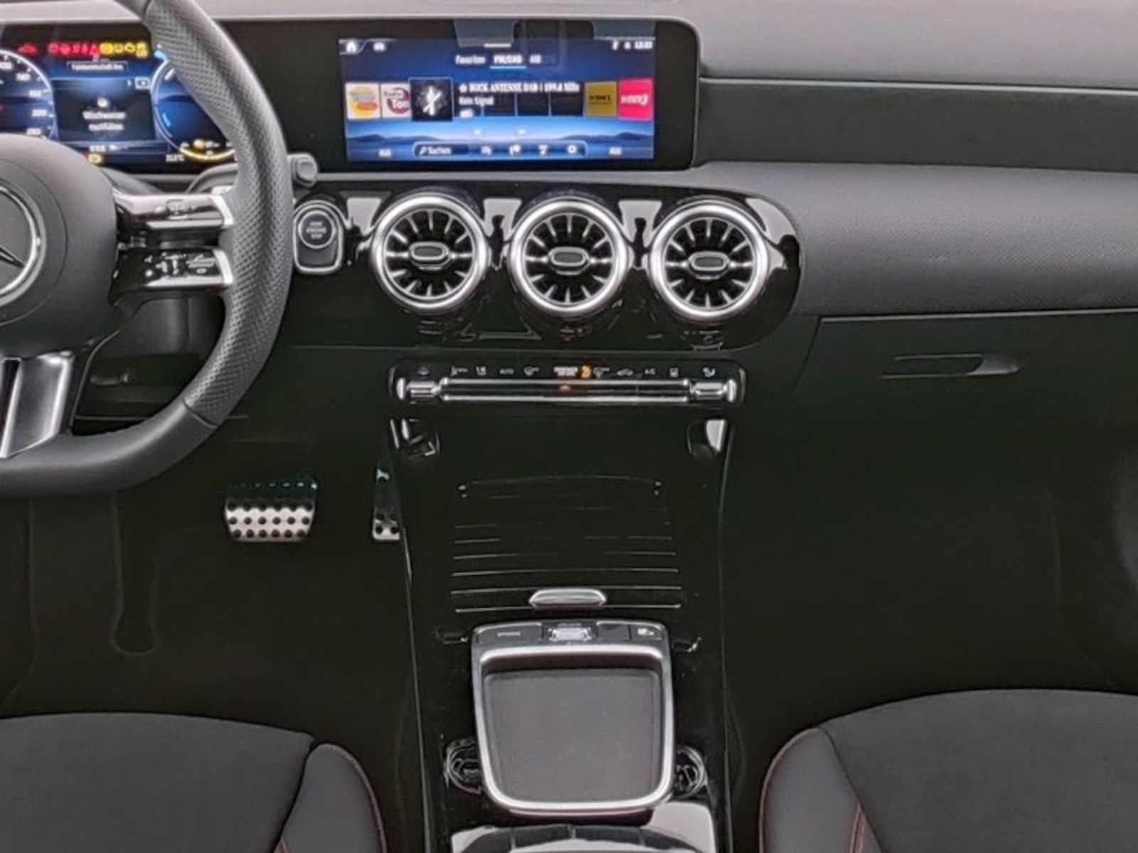 Mercedes-Benz A 250 e AMG Line - Samsaru's Car Outlet