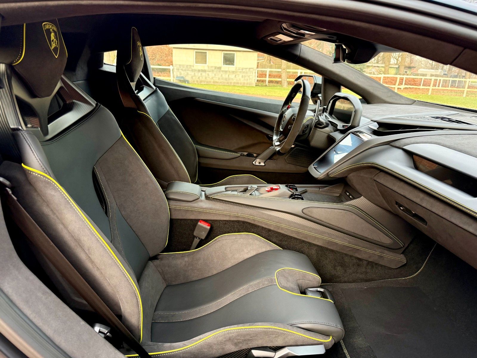 Lamborghini Revuelto V12 MY26/Carbon/PassengerDis/CorsaTex
