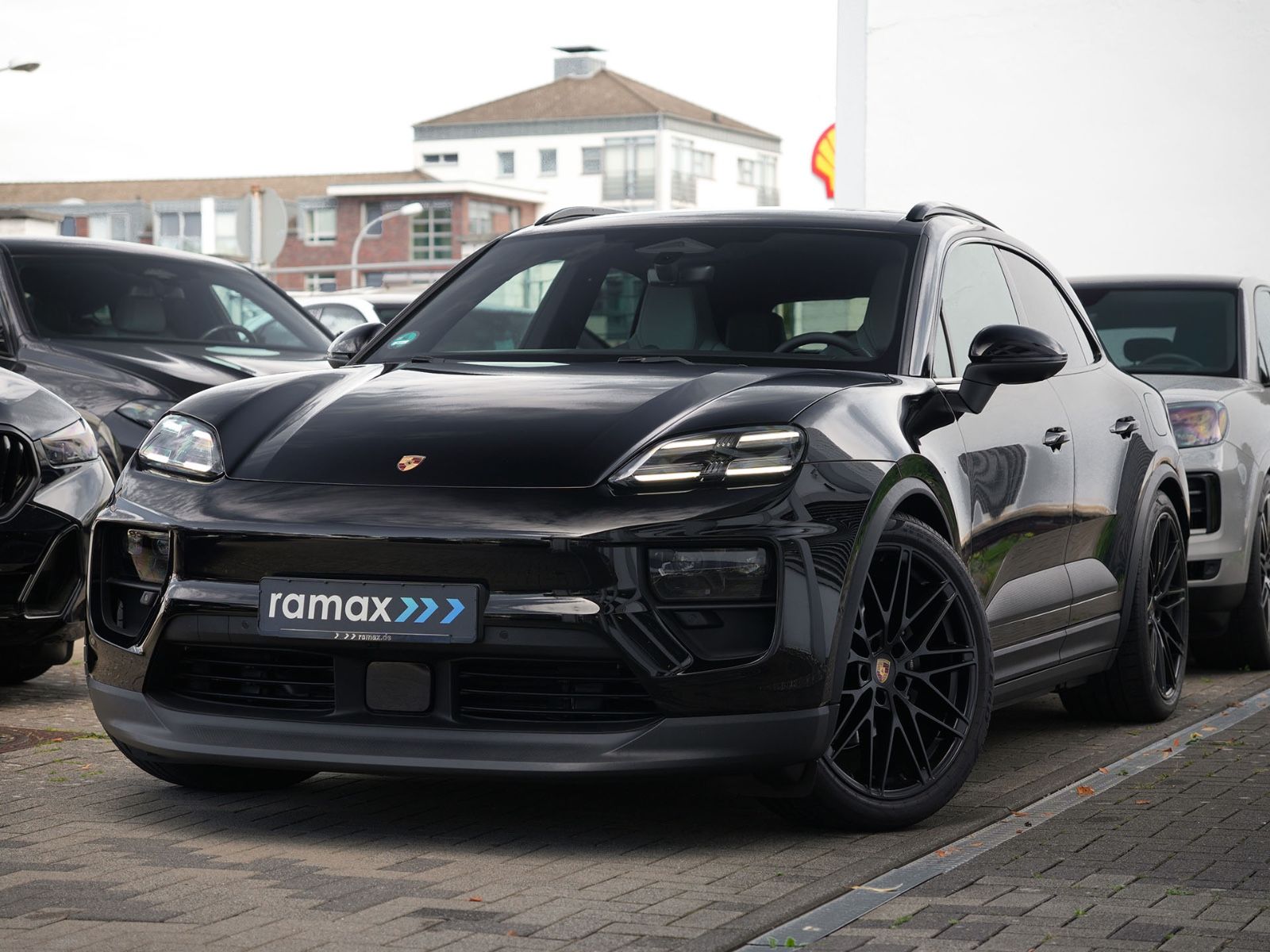 Porsche Macan 4 ACC-LUFTF.-PANO-BOSE-22"RS-LEDER KREIDE