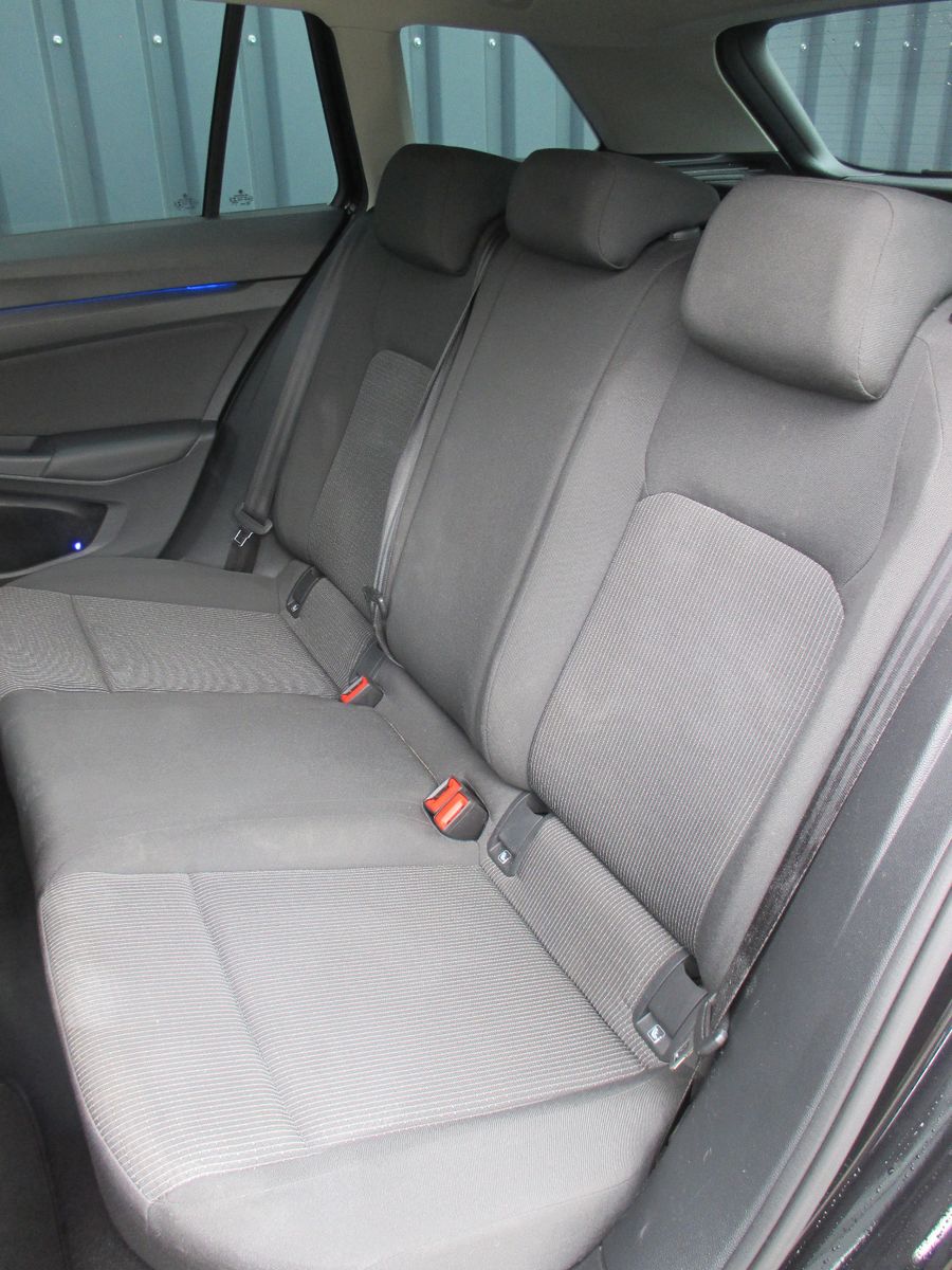 Volkswagen Golf VIII Variant 2.0 l TDI - Samsaru's Car Outlet