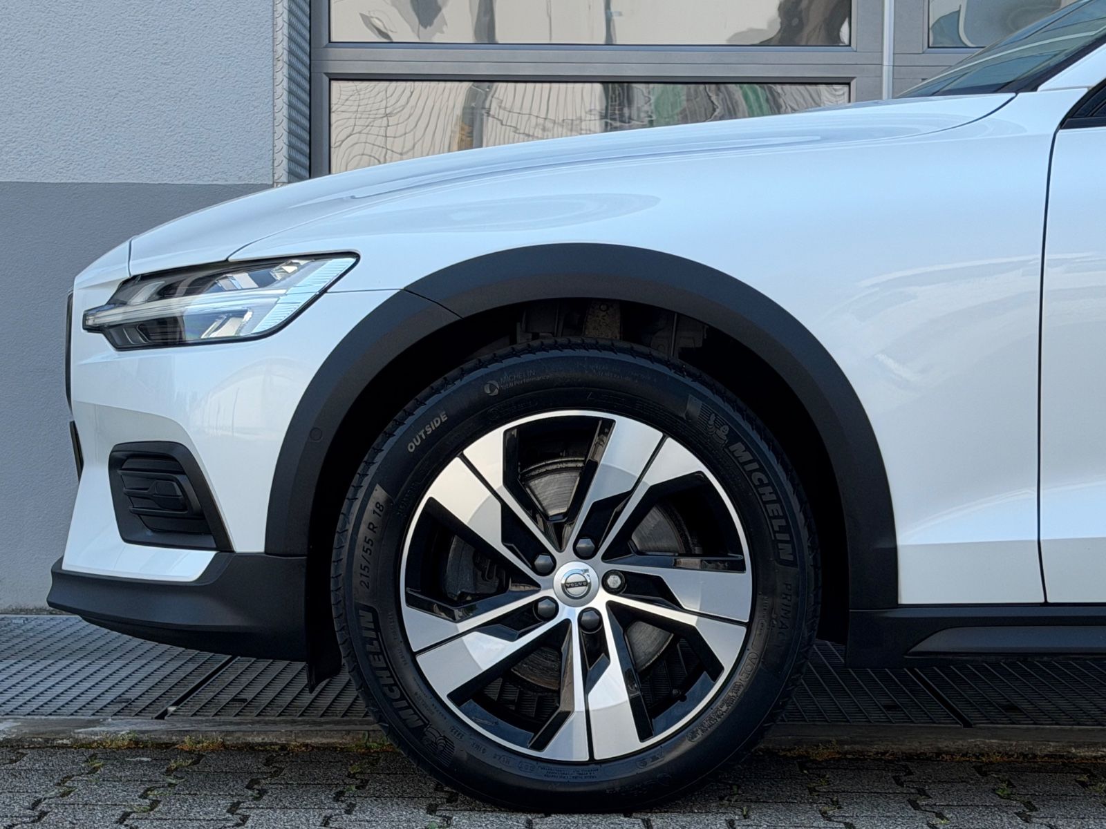 Volvo V60 CROSS COUNTRY PLUS AWD*ACC*PANO*LEDER*360*.