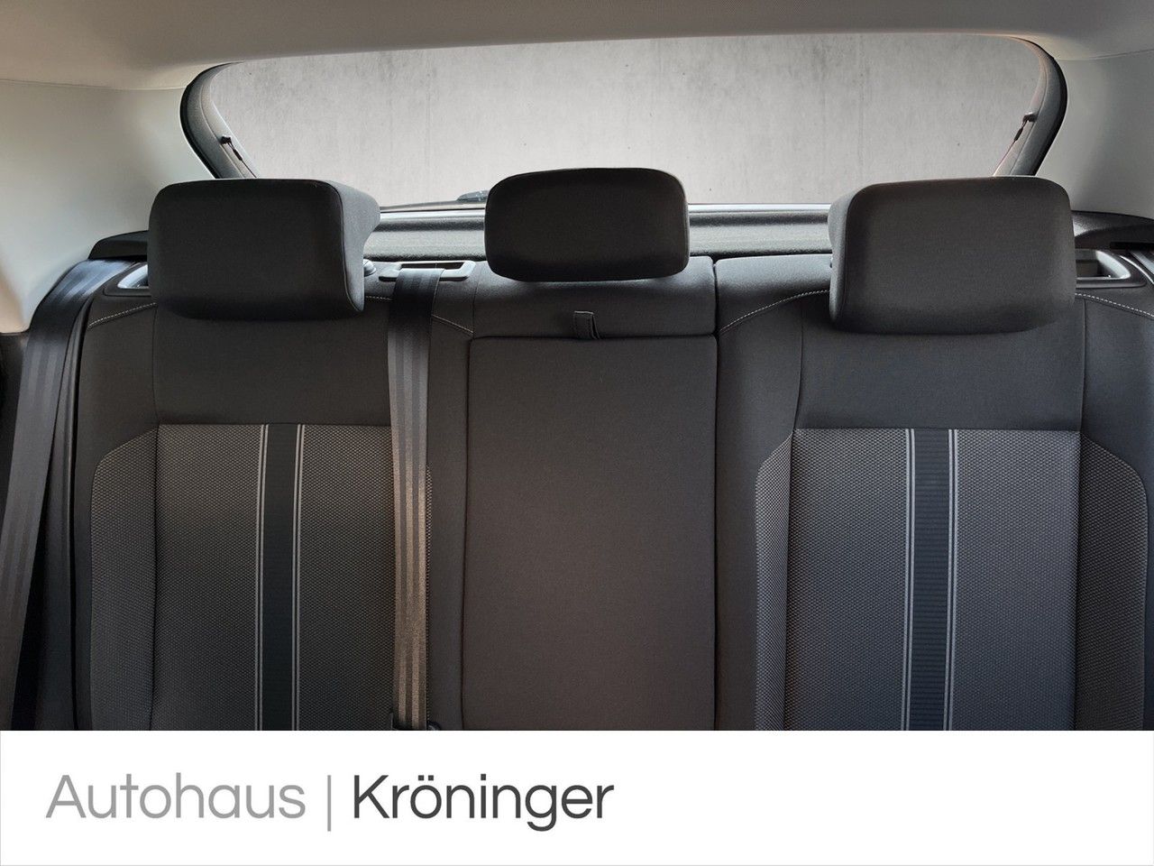 Volkswagen T-Roc 1.5 TSI DSG Style - Samsaru's Car Outlet