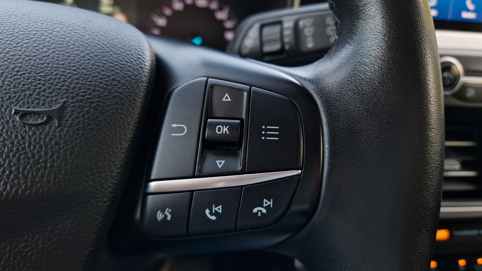 Ford Focus Tun. 1.5d 1.Hd Aut Rf ACC LED Navi DAB