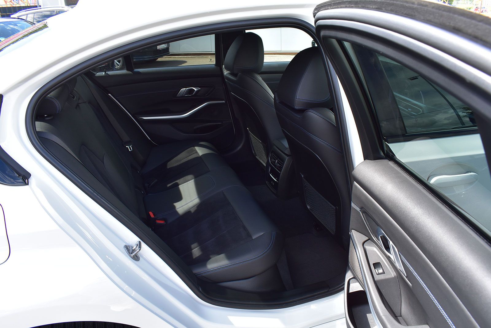 BMW 320 i xDrive M Sport - Samsaru's Car Outlet
