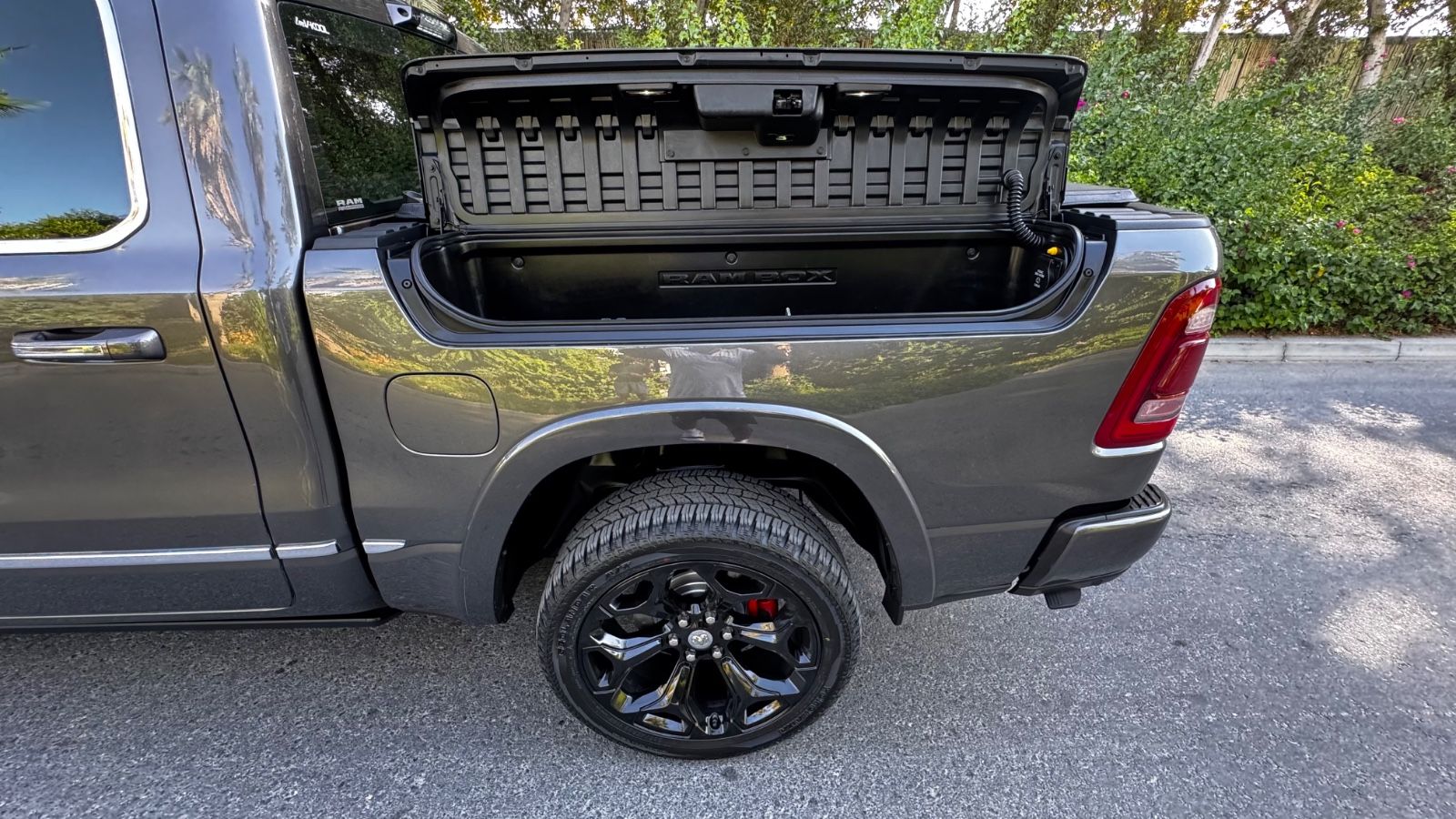 Dodge LIMITED*LPG*CARFAX*HEADUP*LUFT*RAMBOX*360°KAME
