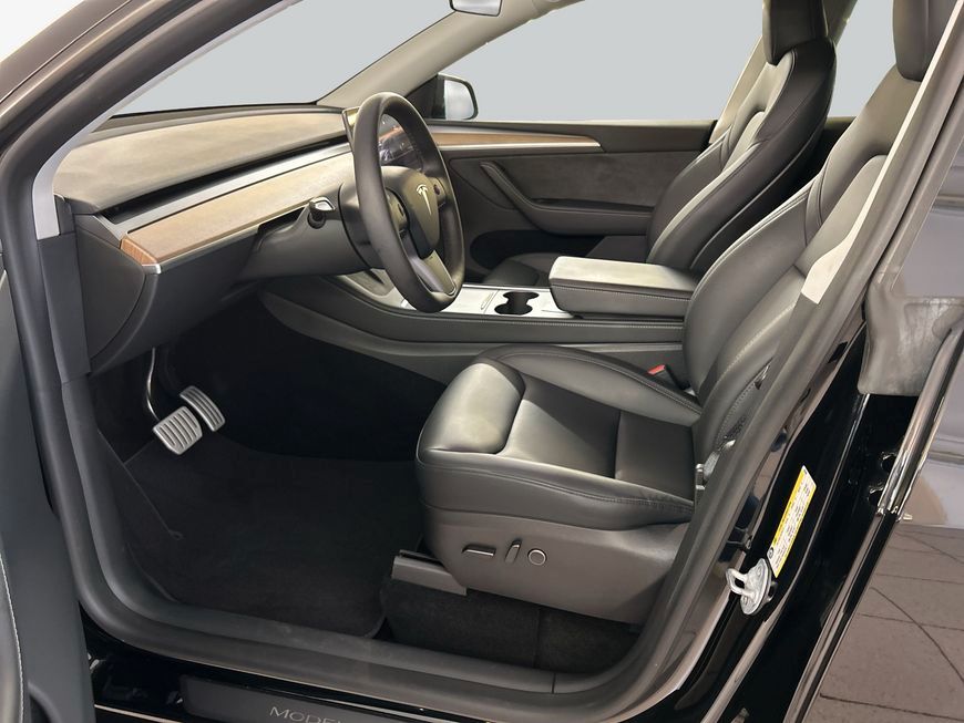 Tesla Model Y Performance Dual Motor AWD Skyview