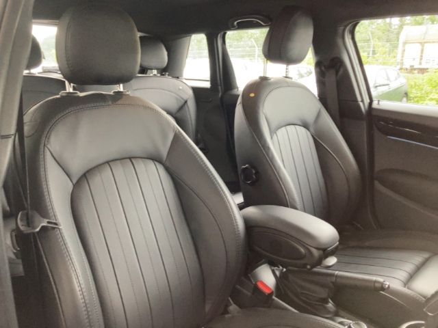 MINI Cooper PremiumPak - Samsaru's Car Outlet