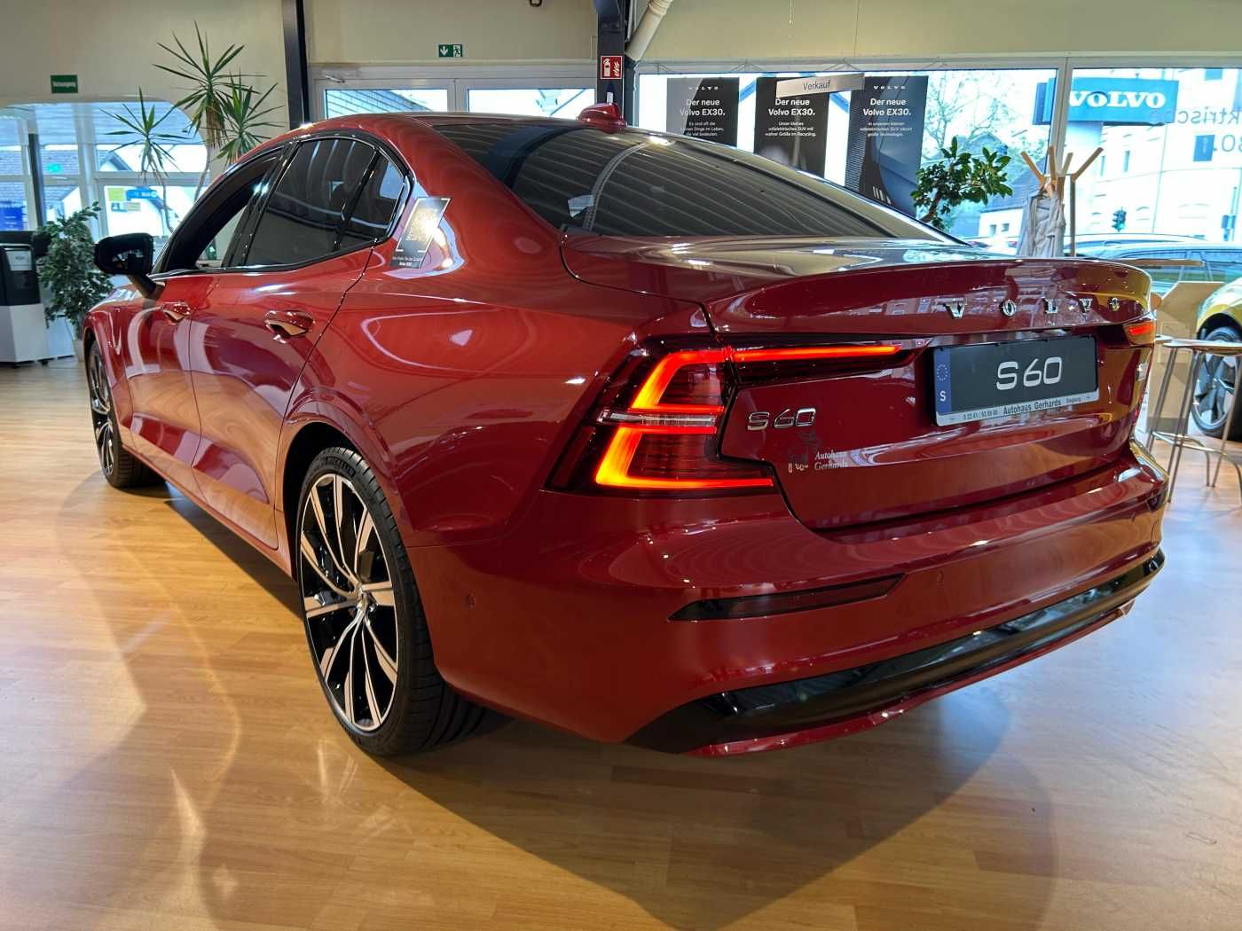 Volvo S60 Plug-In-Hybrid T8 AWD Ultimate Dark, Pano, B