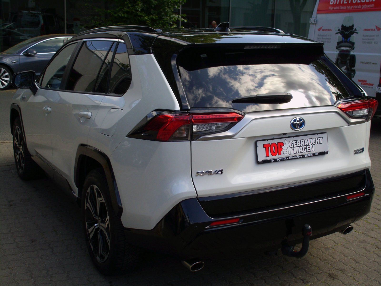 Toyota RAV 4 Plug-in Hybrid 4x4 - Samsaru's Car Outlet