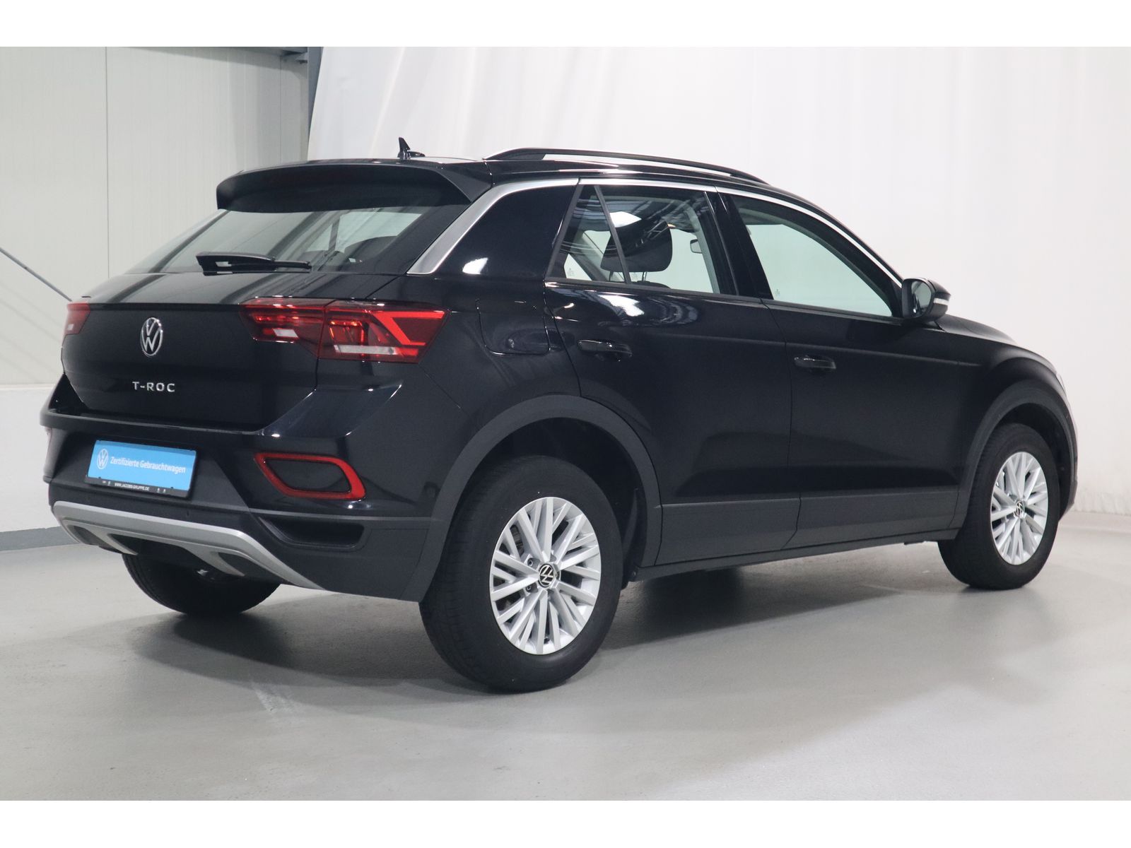 Volkswagen T-Roc 1.0 TSI Life - Samsaru's Car Outlet