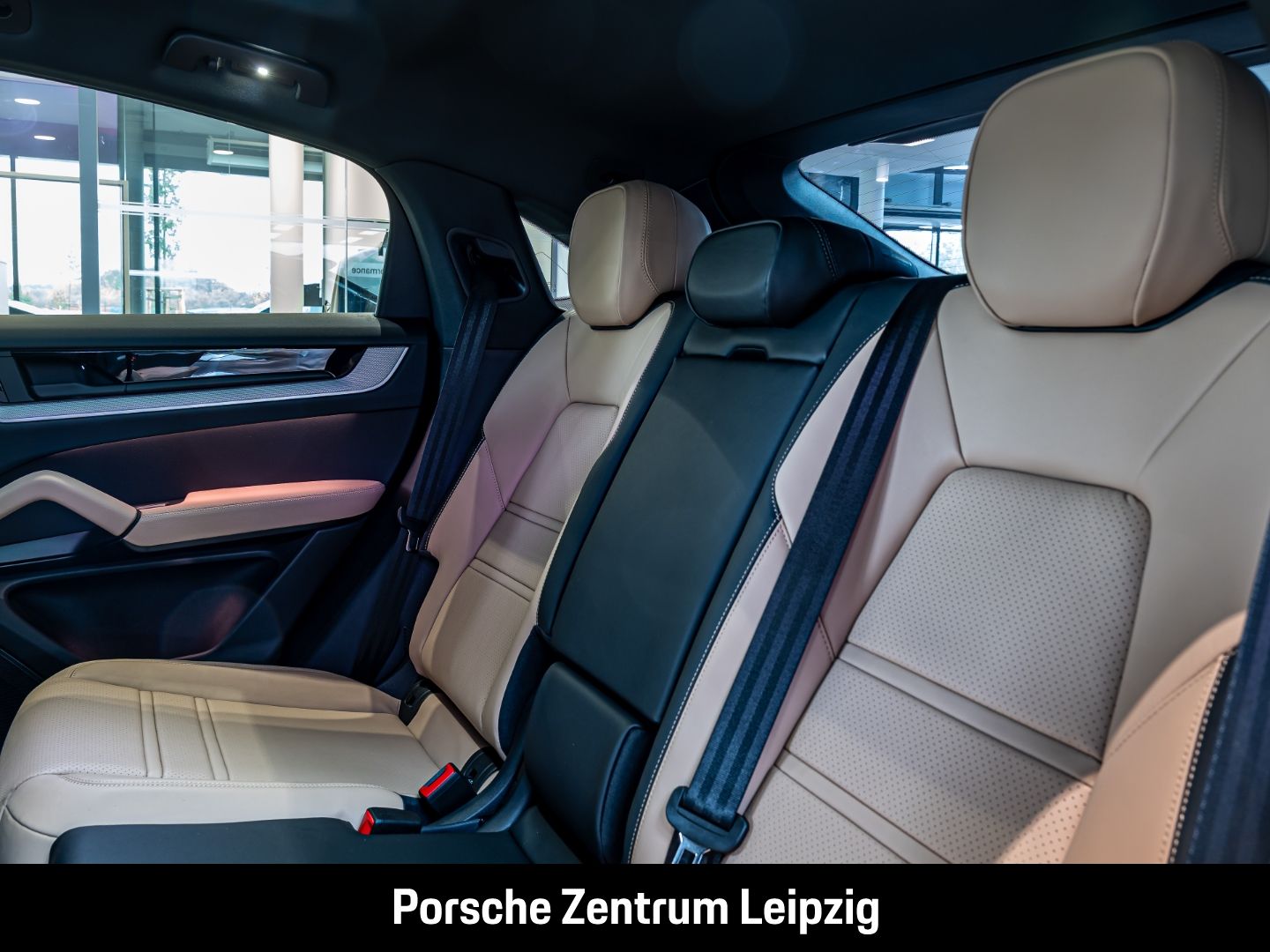 Porsche Cayenne Coupe FnW Racinggrün Luft 22Zoll SportDe