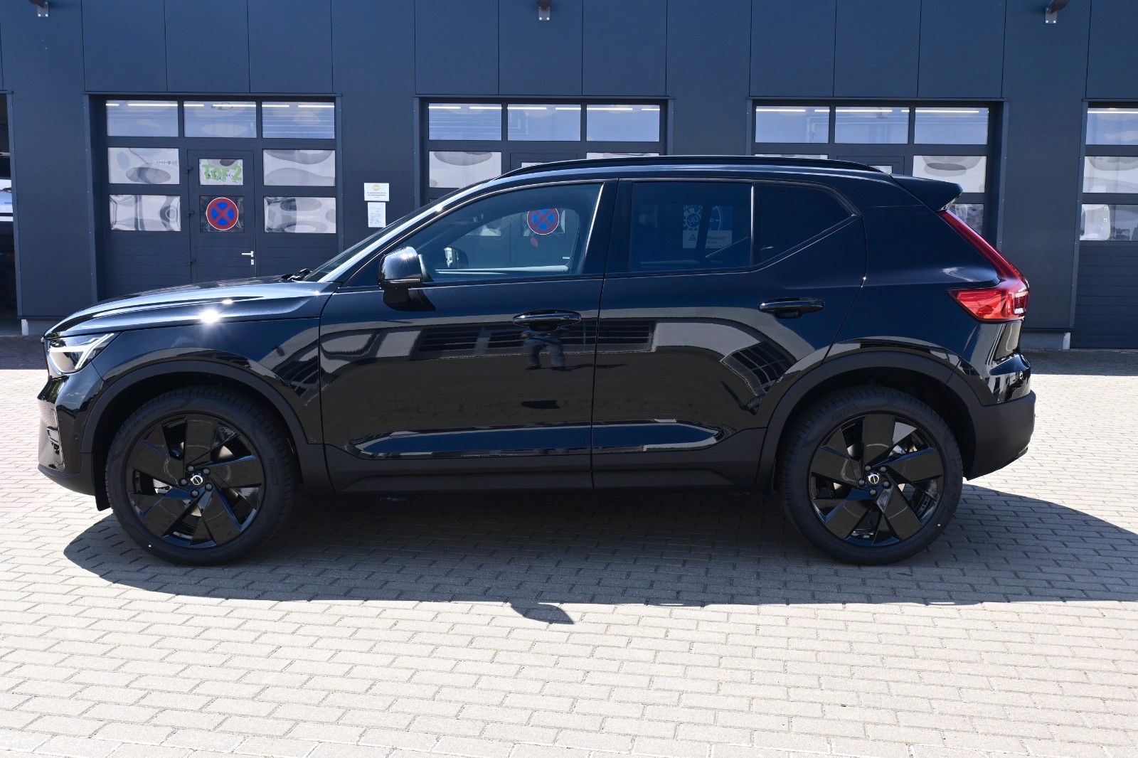 Volvo XC40 B3 DKG Plus Black Edition*PANO*360°*ACC*AHK