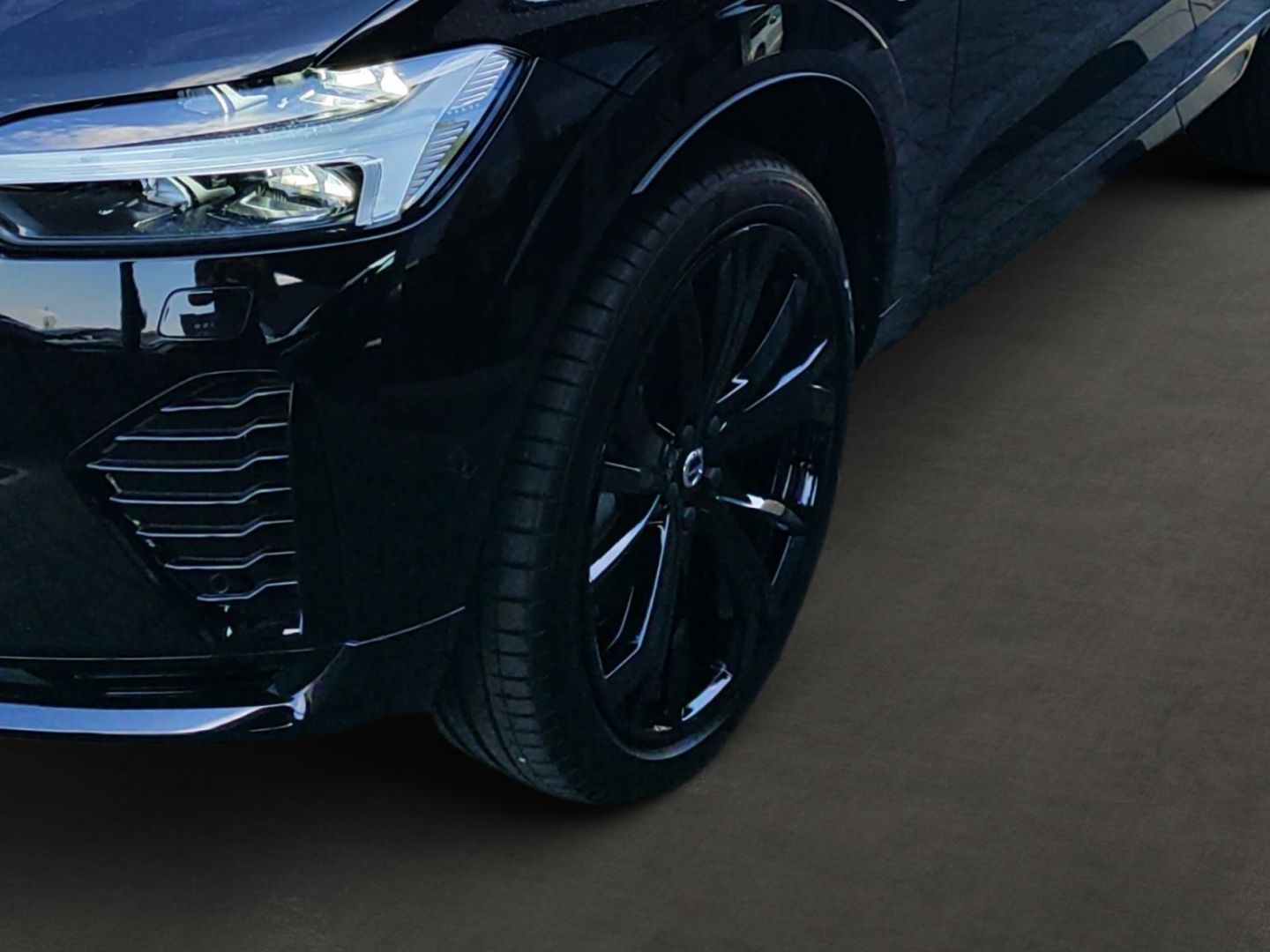 Volvo XC60 T8 Ultra Black Edition Recharge Plug-In Hyb - Samsaru's Car Outlet