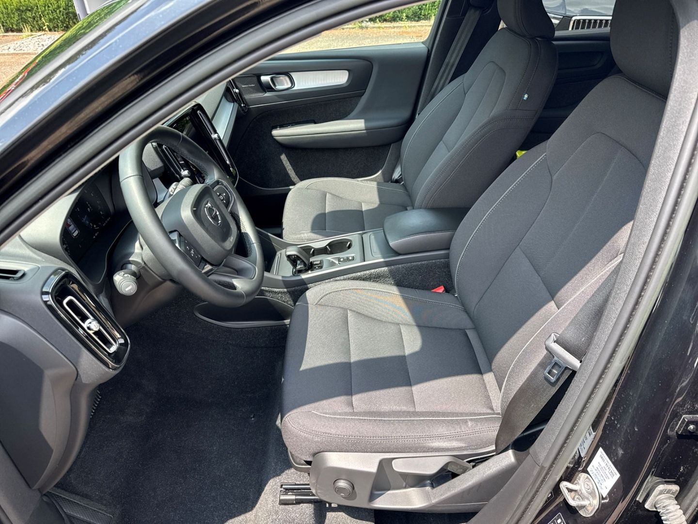 Volvo XC40 Momentum Pro 2WD T3 - Samsaru's Car Outlet