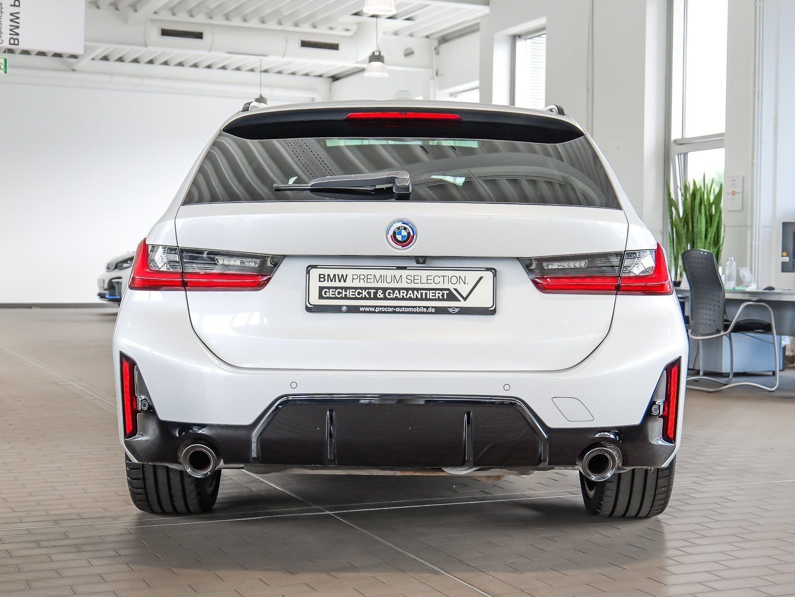 BMW 330i xDrive Touring M-Sport Pro - Samsaru's Car Outlet