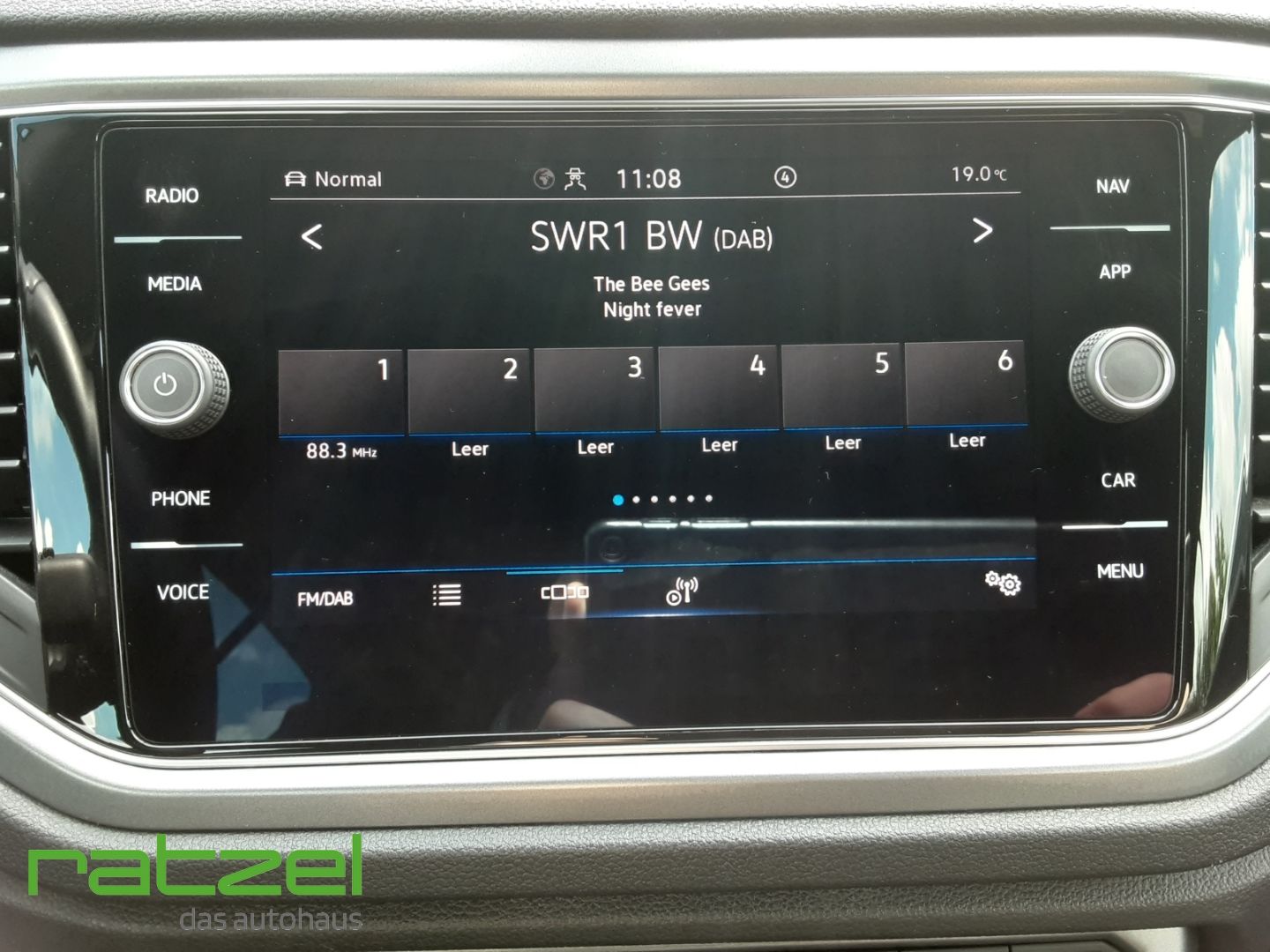 Volkswagen T-Roc 1.5 TSI DSG Active+ - Samsaru's Car Outlet