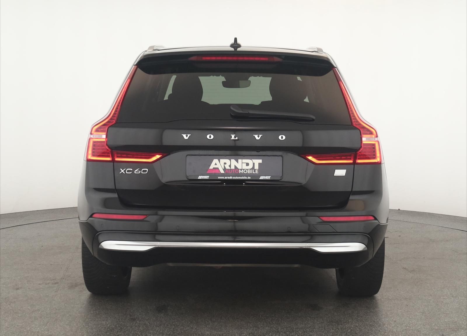 Volvo XC60 Recharge T6 AWD Core Pano Kam STHZ 20" AHK