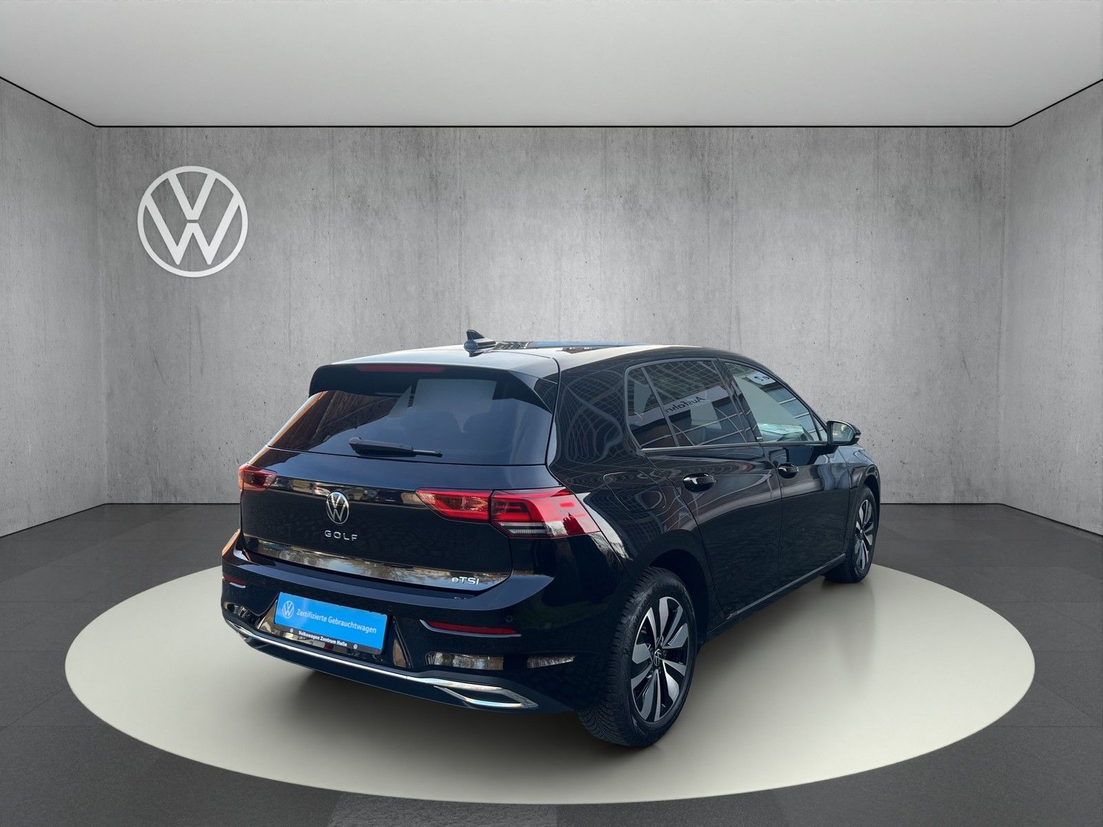 Volkswagen Golf VIII 1.5 eTSI Move - Samsaru's Car Outlet