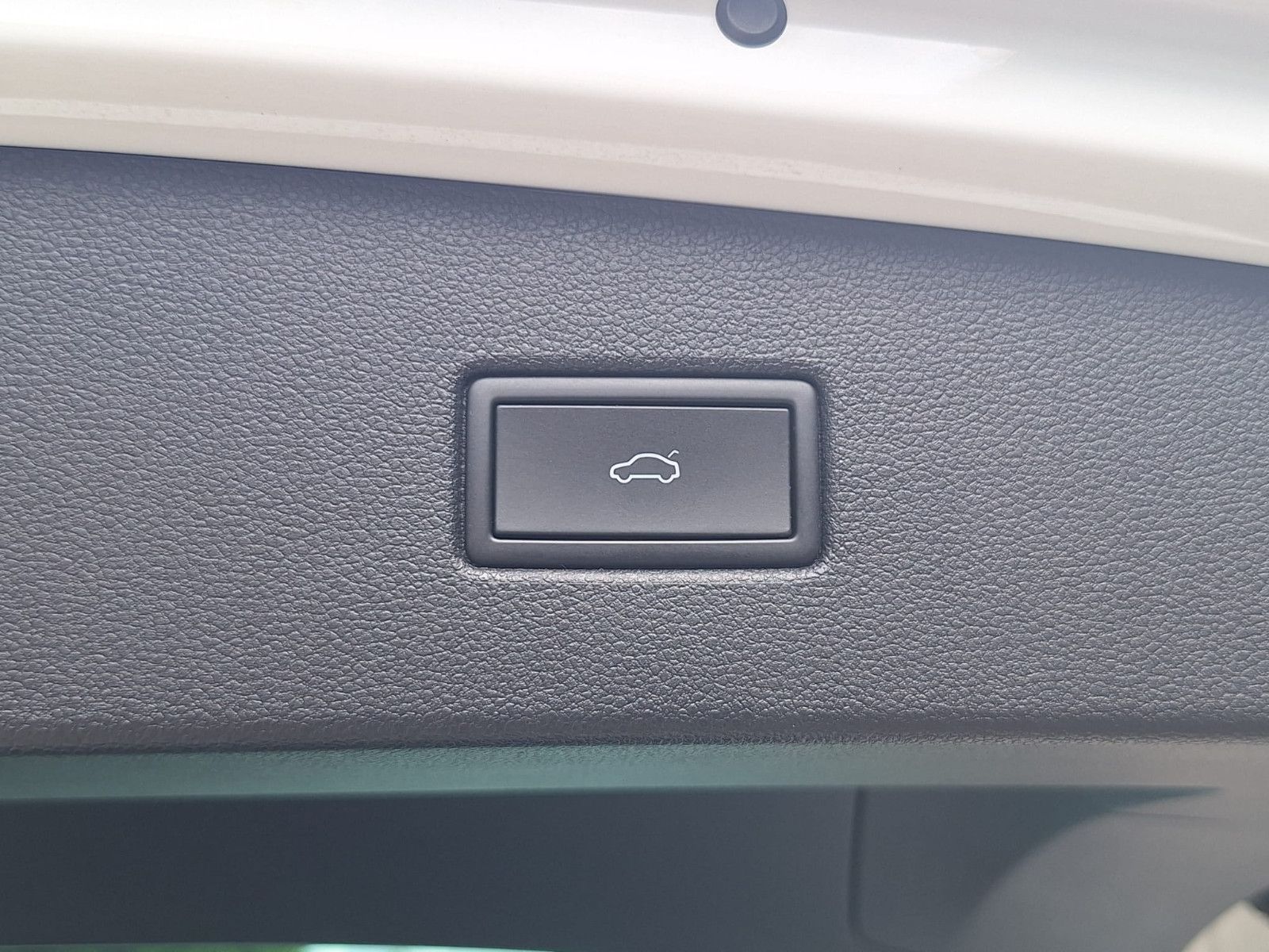 Volkswagen Tiguan 2.0 TDI United DSG - Samsaru's Car Outlet