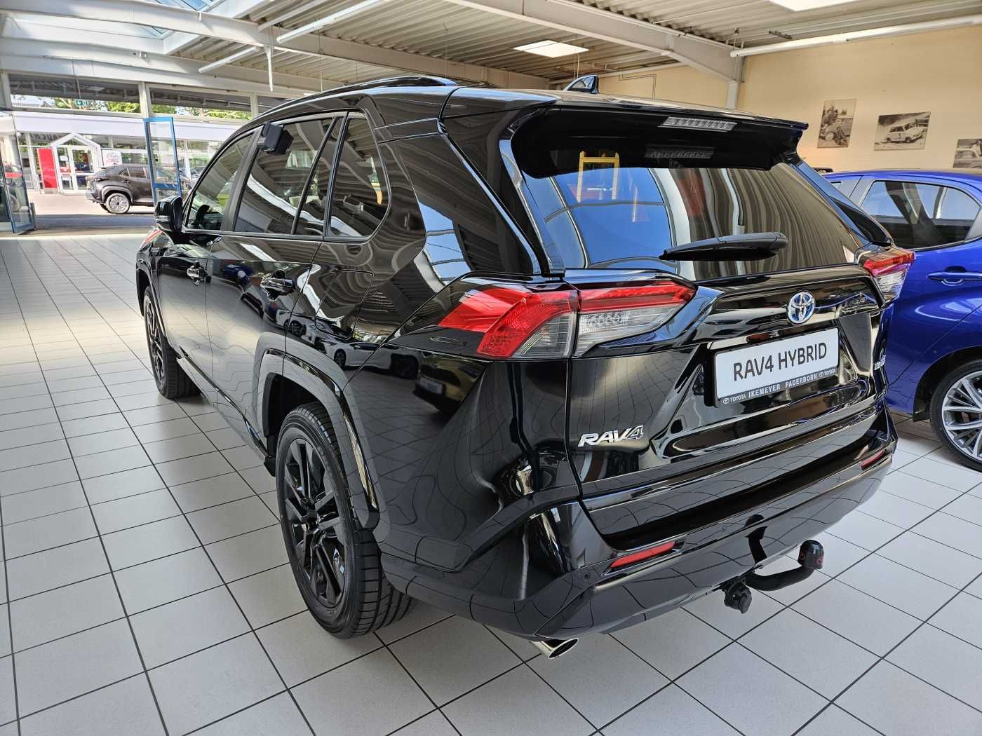 Toyota RAV4 Hybrid Style Black - Samsaru's Car Outlet