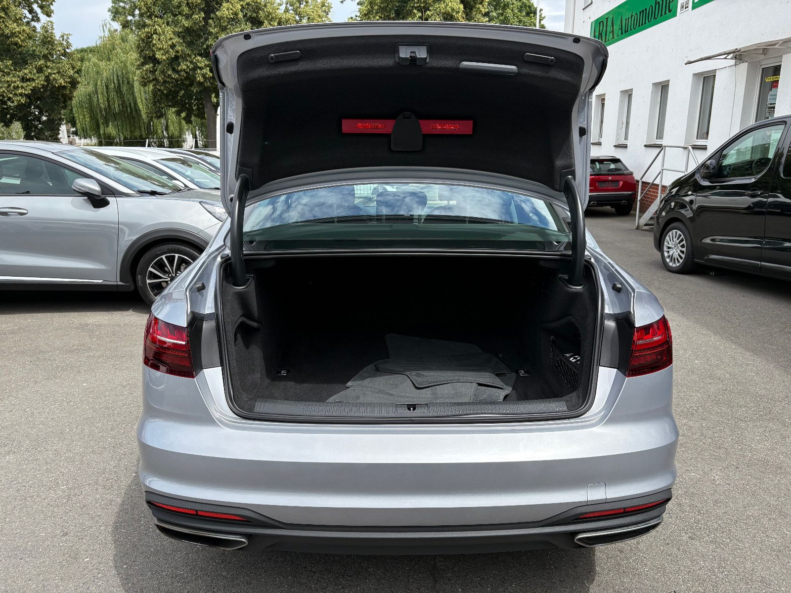 Audi A4 Lim. 35 TDI S Tronic - Samsaru's Car Outlet