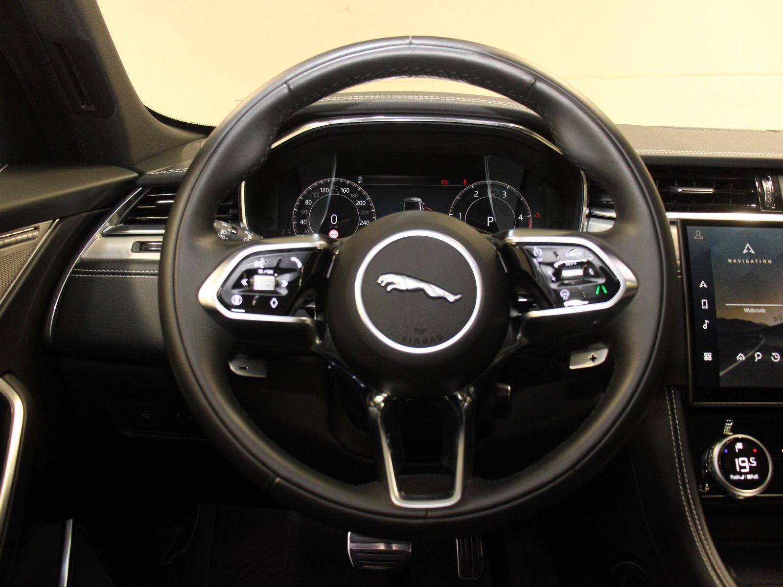Jaguar F-Pace D300 AWD R-Dynamic SE inkl. Winterkomplet