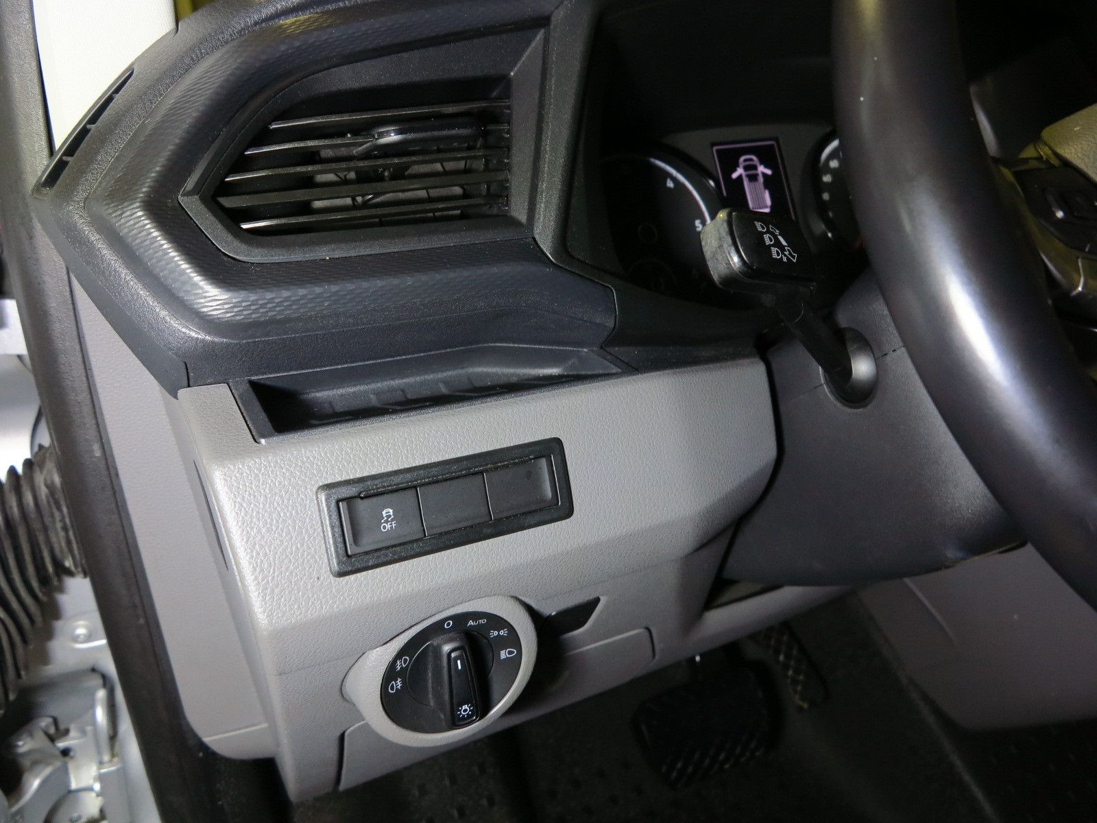 Volkswagen Transporter T6.1 TDI2.0 SCR DSG7 Lang Navi Klima