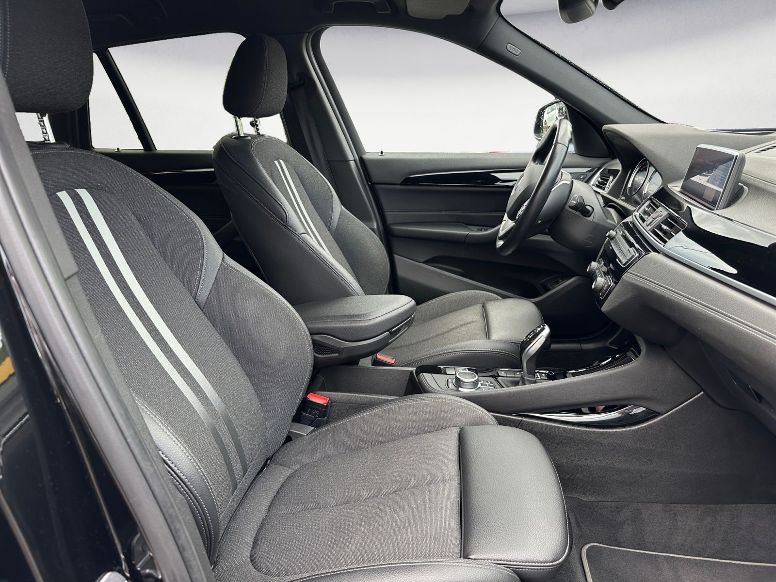 BMW X1 xDrive18d Sport Line - Samsaru's Car Outlet