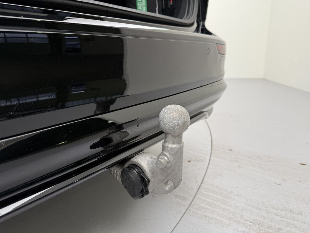 Volvo V60 T6 Ultra Dark Recharge Plug-In Hybrid AWD