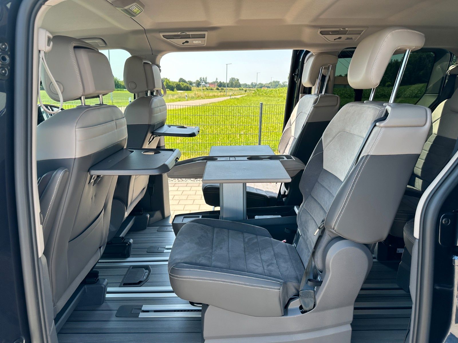 Volkswagen T7 Multivan 2.0 TDI - Samsaru's Car Outlet