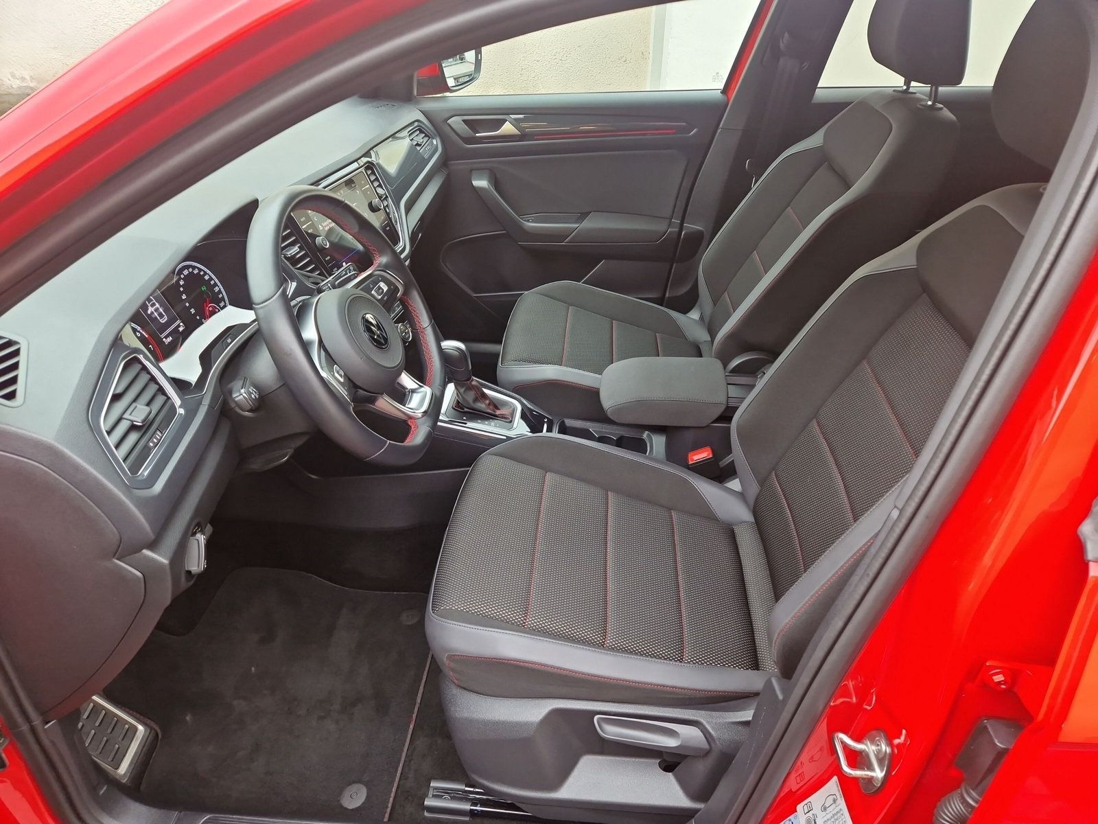 Volkswagen T-Roc Sport - Samsaru's Car Outlet