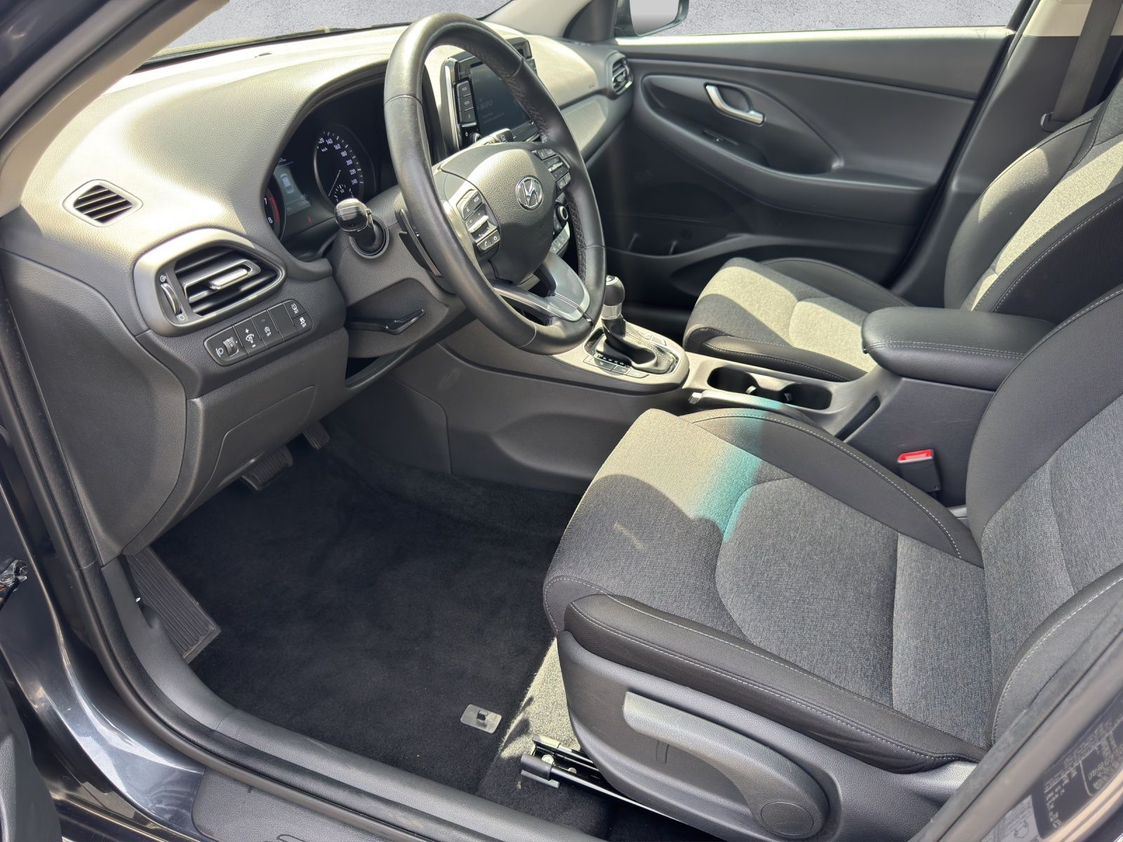 Hyundai i30 1.0 T-GDI DCT Trend - Samsaru's Car Outlet