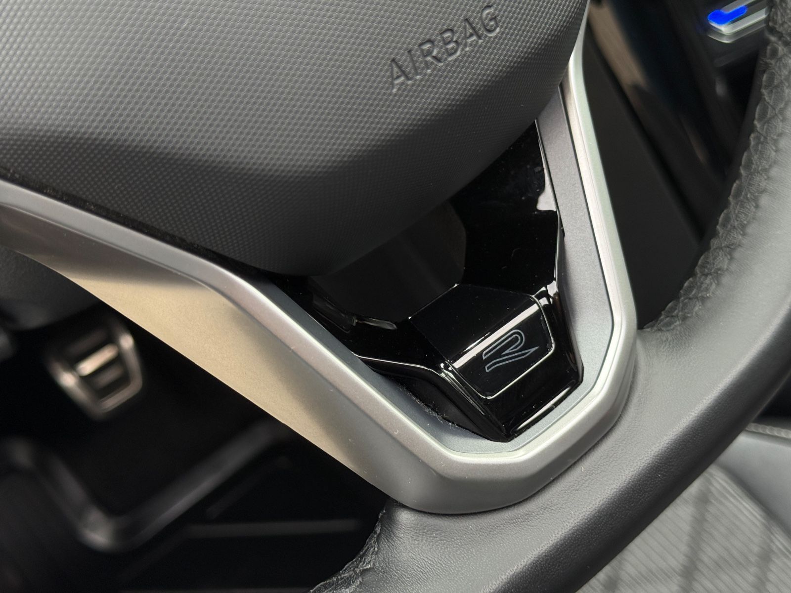 Volkswagen T-Roc TDI R-Line - Samsaru's Car Outlet