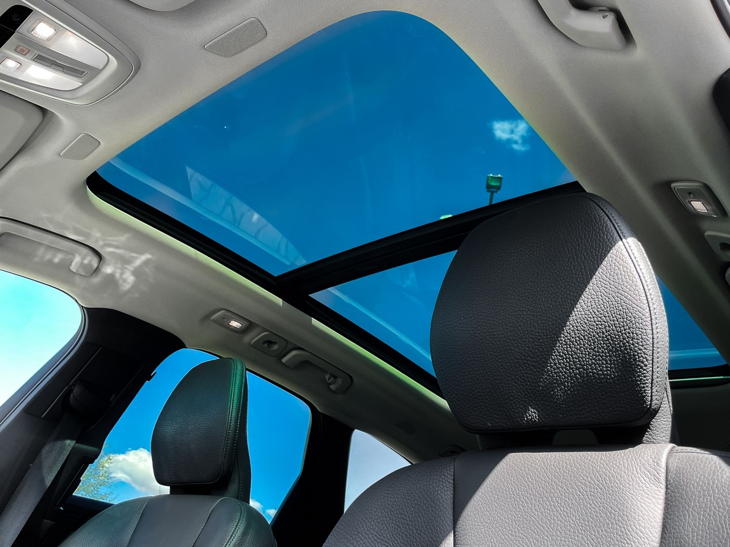 Volvo XC60 Plus Dark Recharge Plug-In Hybrid AWD T8 Tw