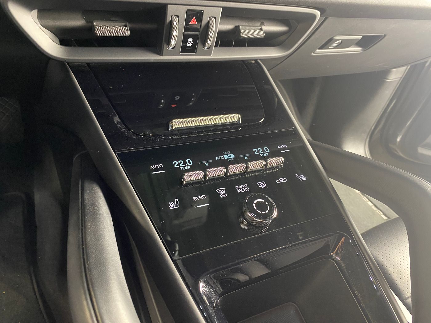 Porsche Cayenne E-Hybrid Coupe | Abstandsregeltempostat