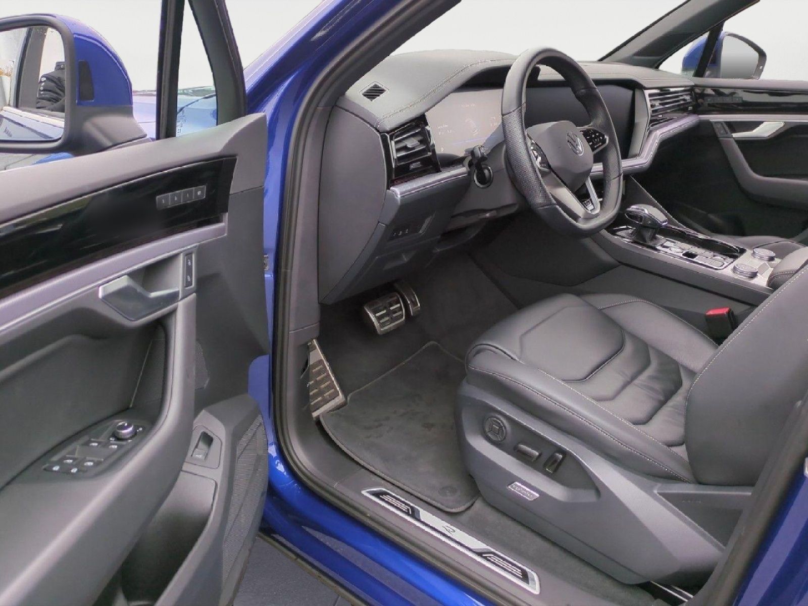 Volkswagen Touareg R-LINE 4M - Samsaru's Car Outlet